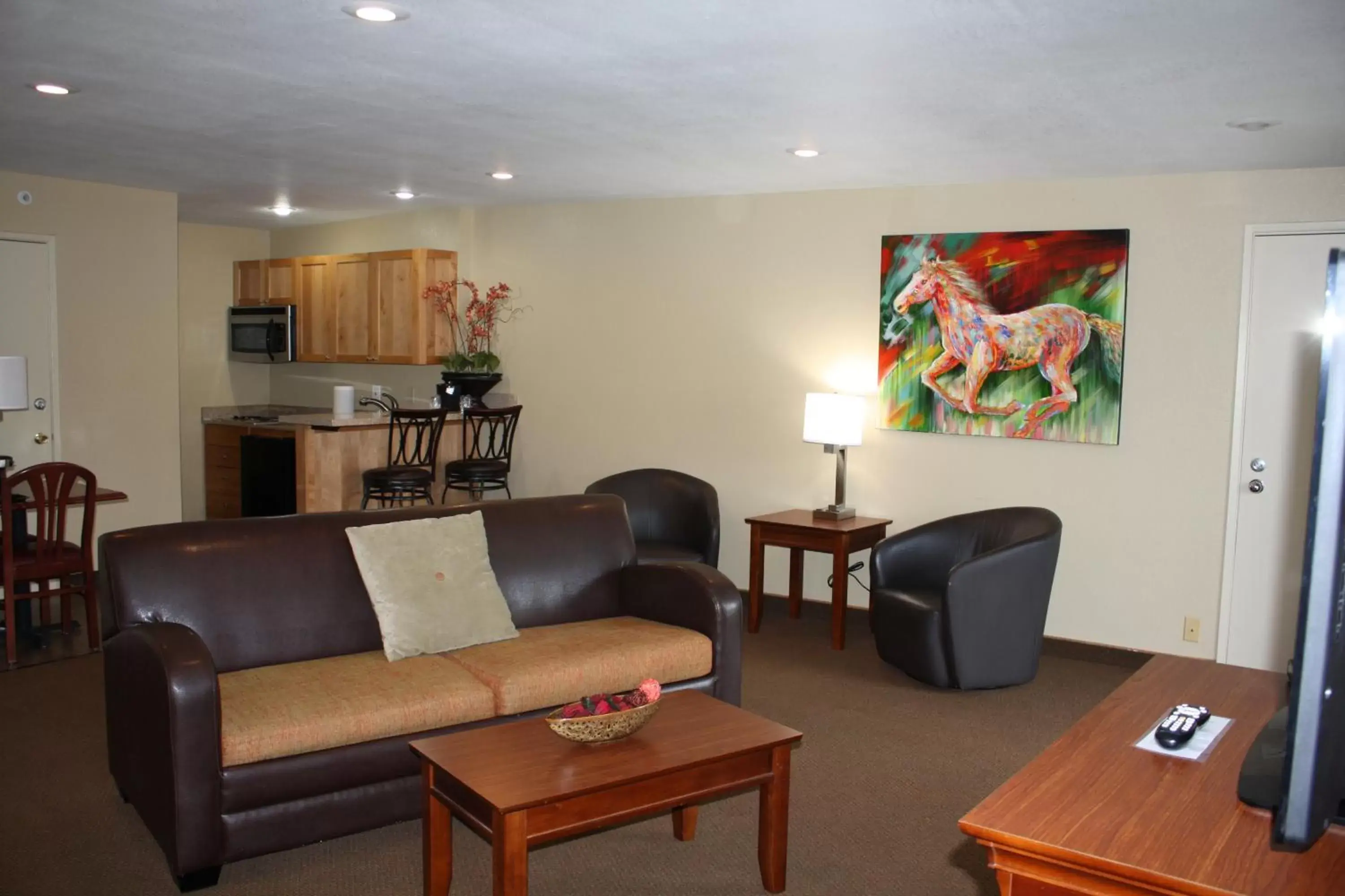 Living room, Seating Area in Baymont by Wyndham Yakima Riverfront