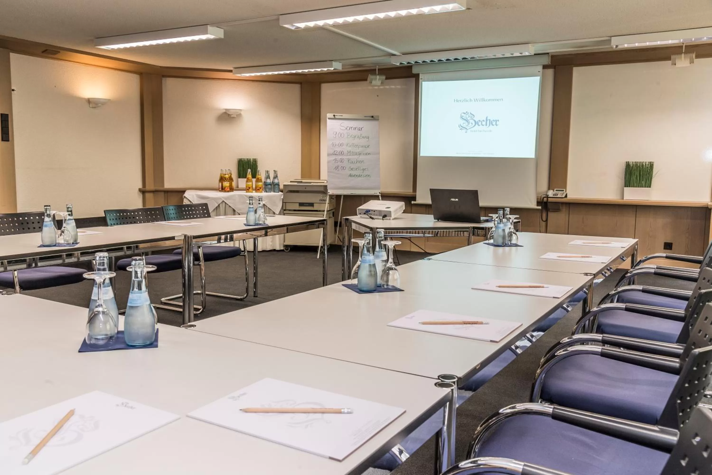 Banquet/Function facilities in Hotel & Restaurant Becher