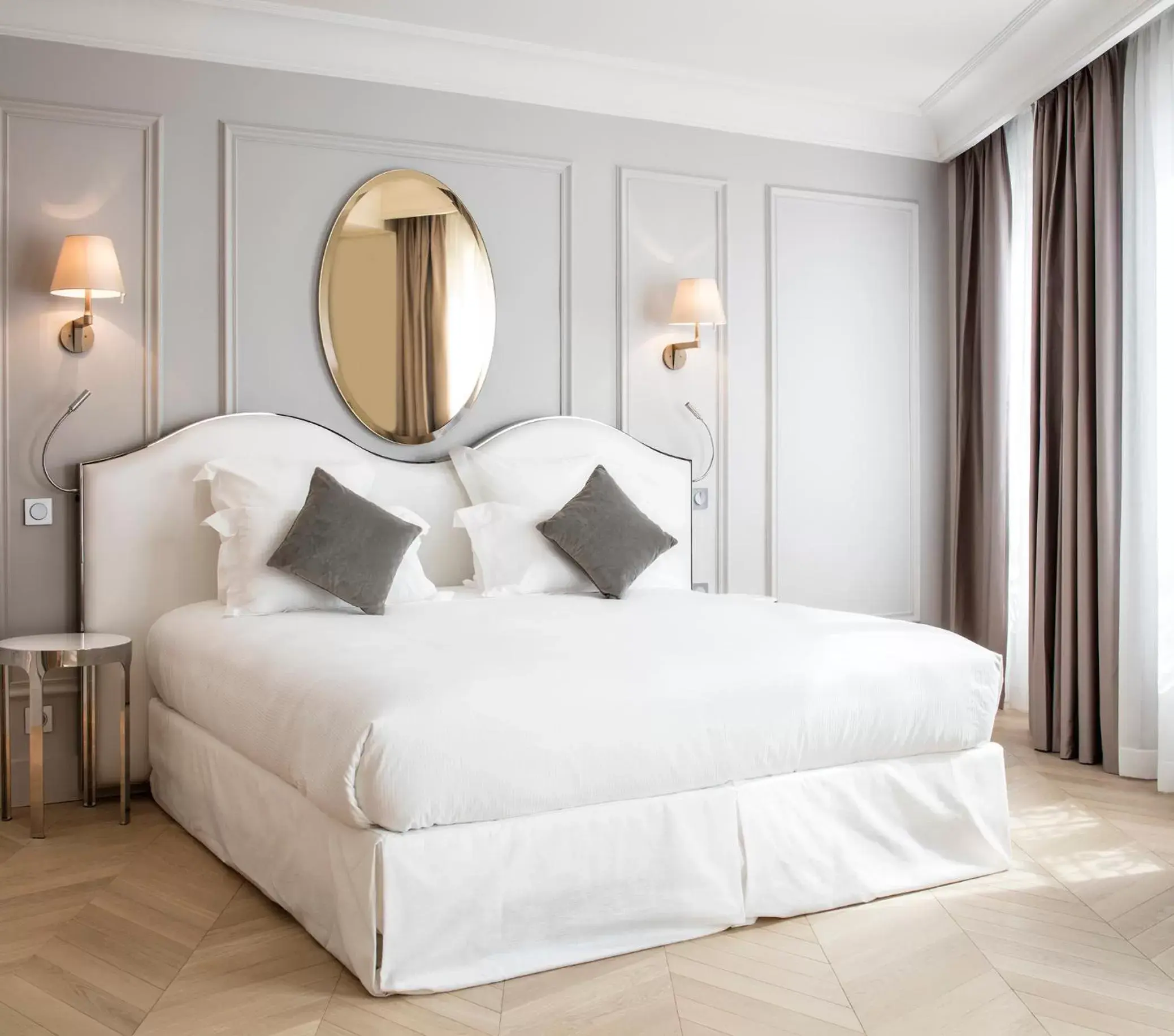 Bed in Hotel Trinité Haussmann