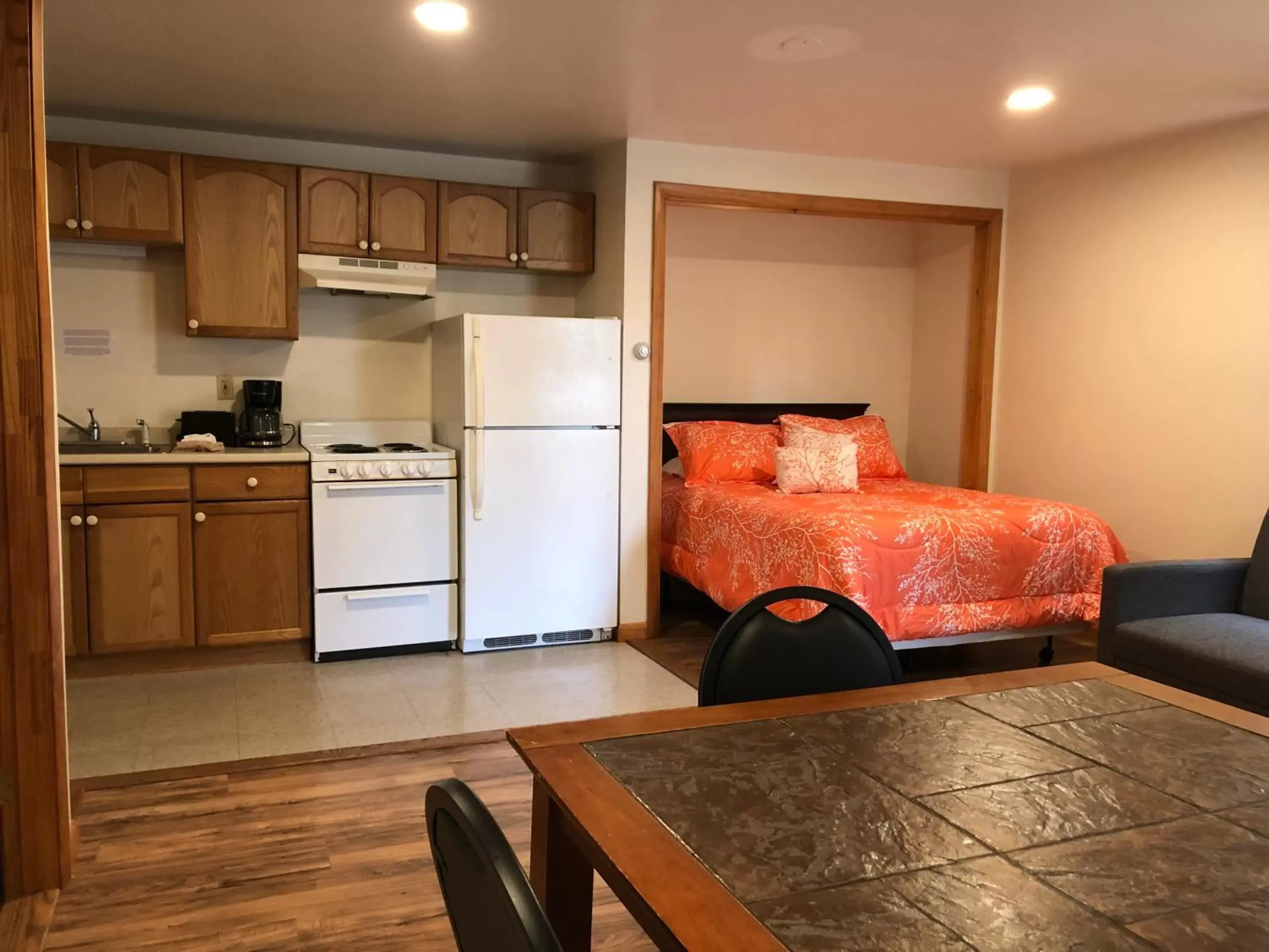 Photo of the whole room, Kitchen/Kitchenette in Marcotte Motor Court