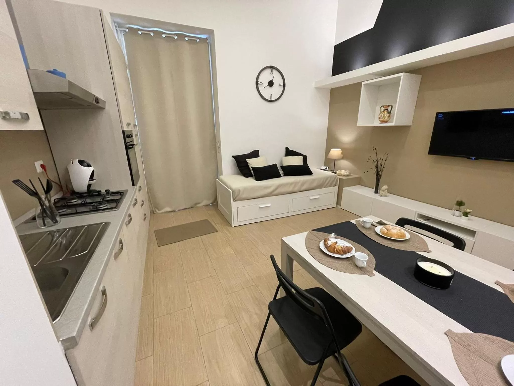 Kitchen or kitchenette in Suite Ciclopi Acitrezza
