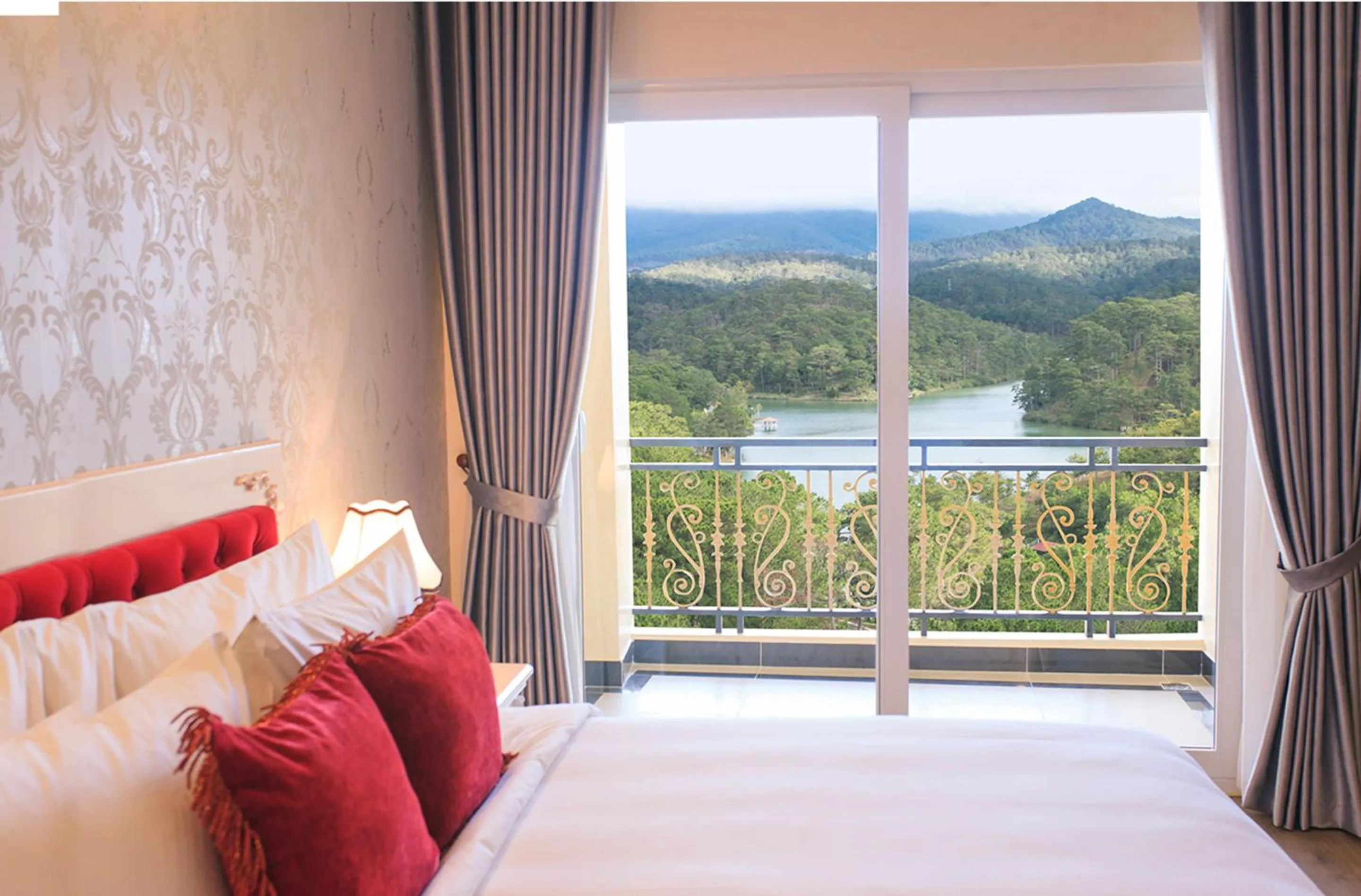 View (from property/room), Bed in Ladalat Hotel