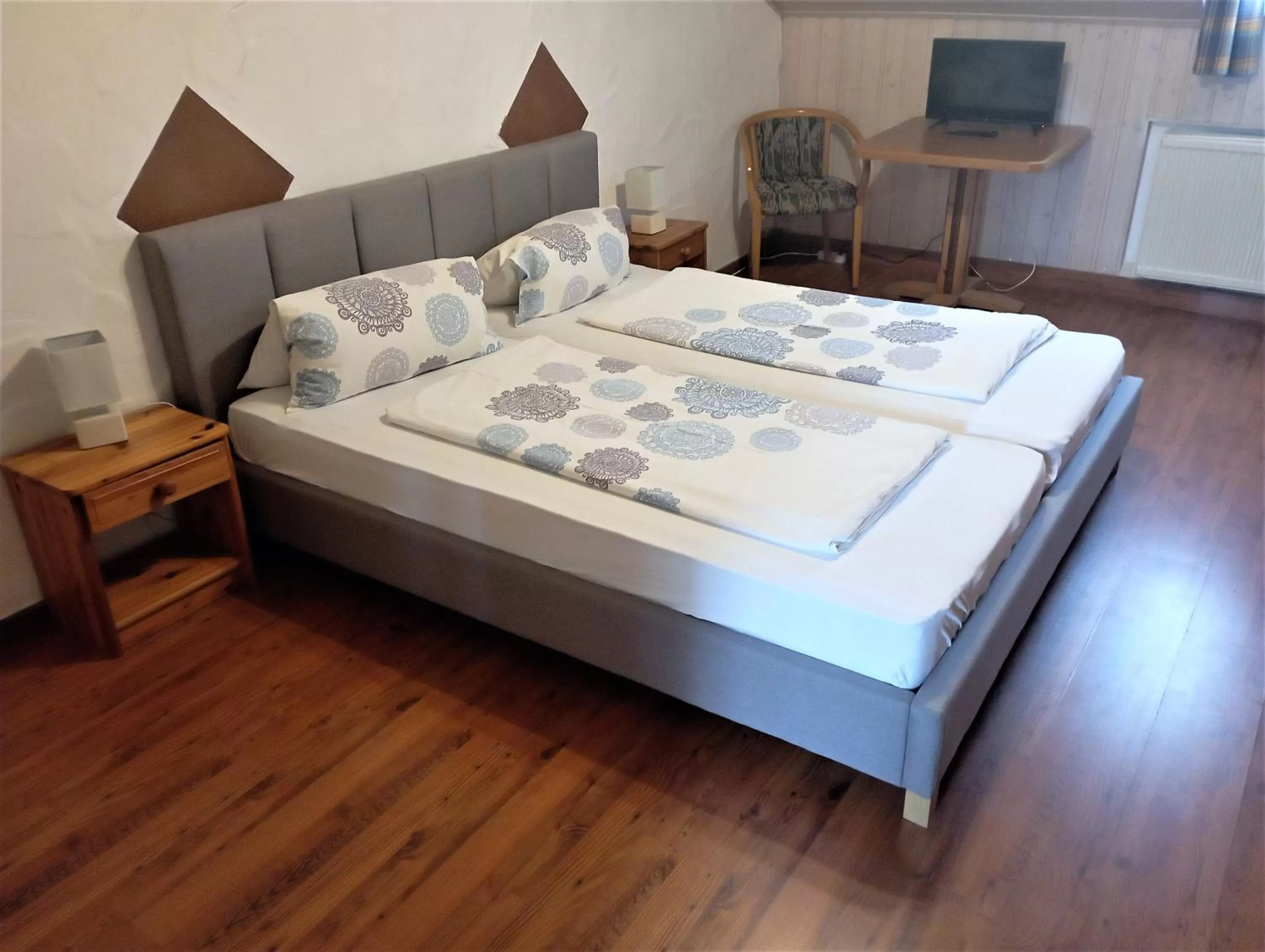 Photo of the whole room, Bed in Hotel-Restaurant-Krone