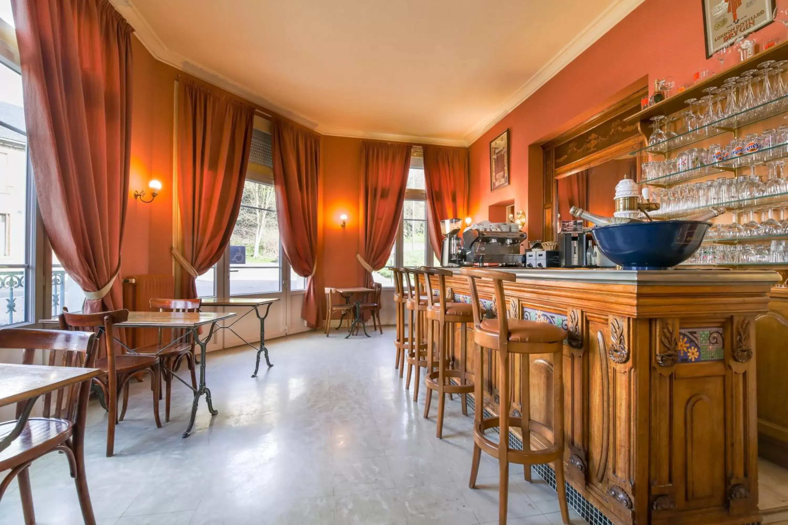 Lounge or bar, Restaurant/Places to Eat in Montdidier Hôtel