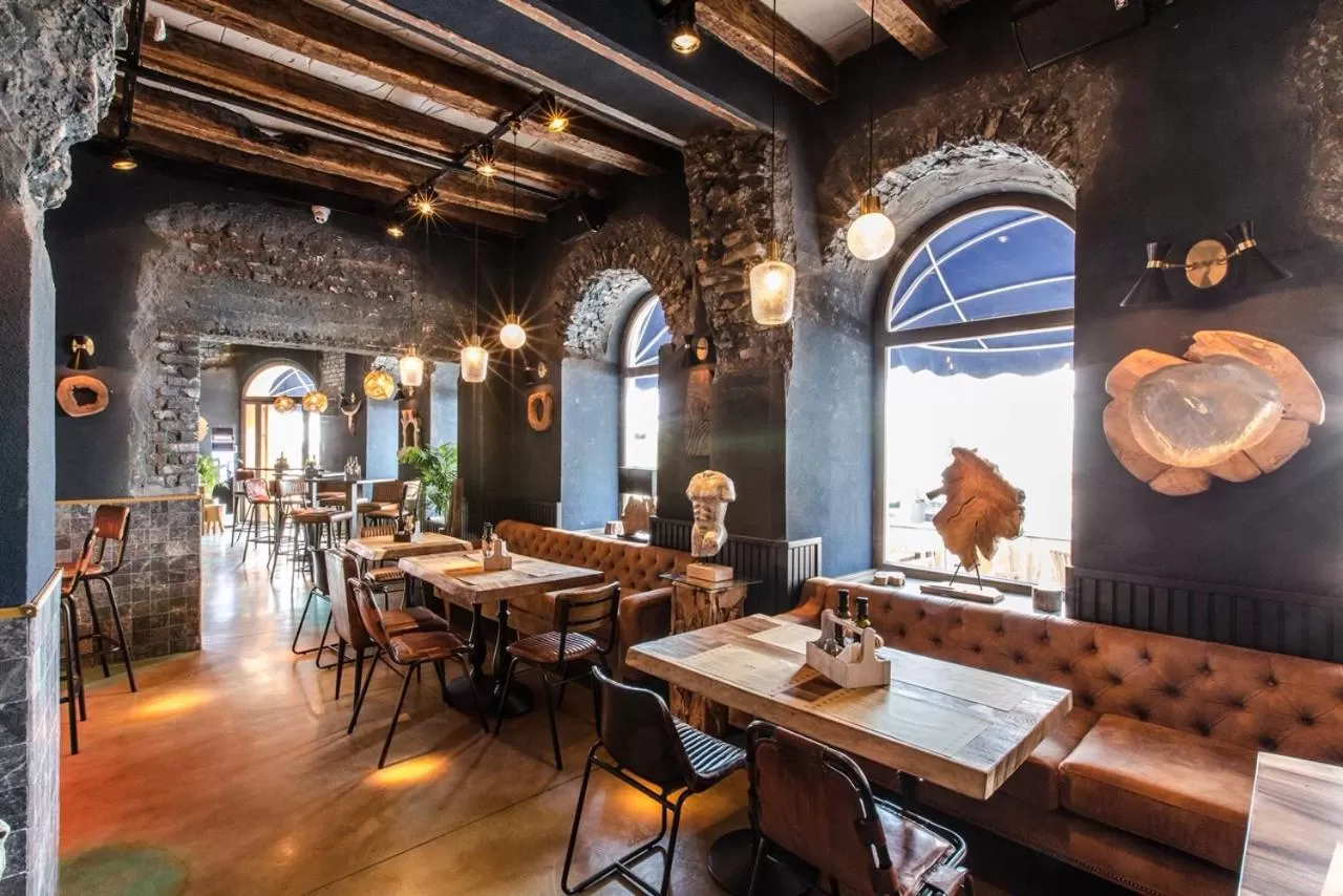 Restaurant/places to eat in ACSA INN