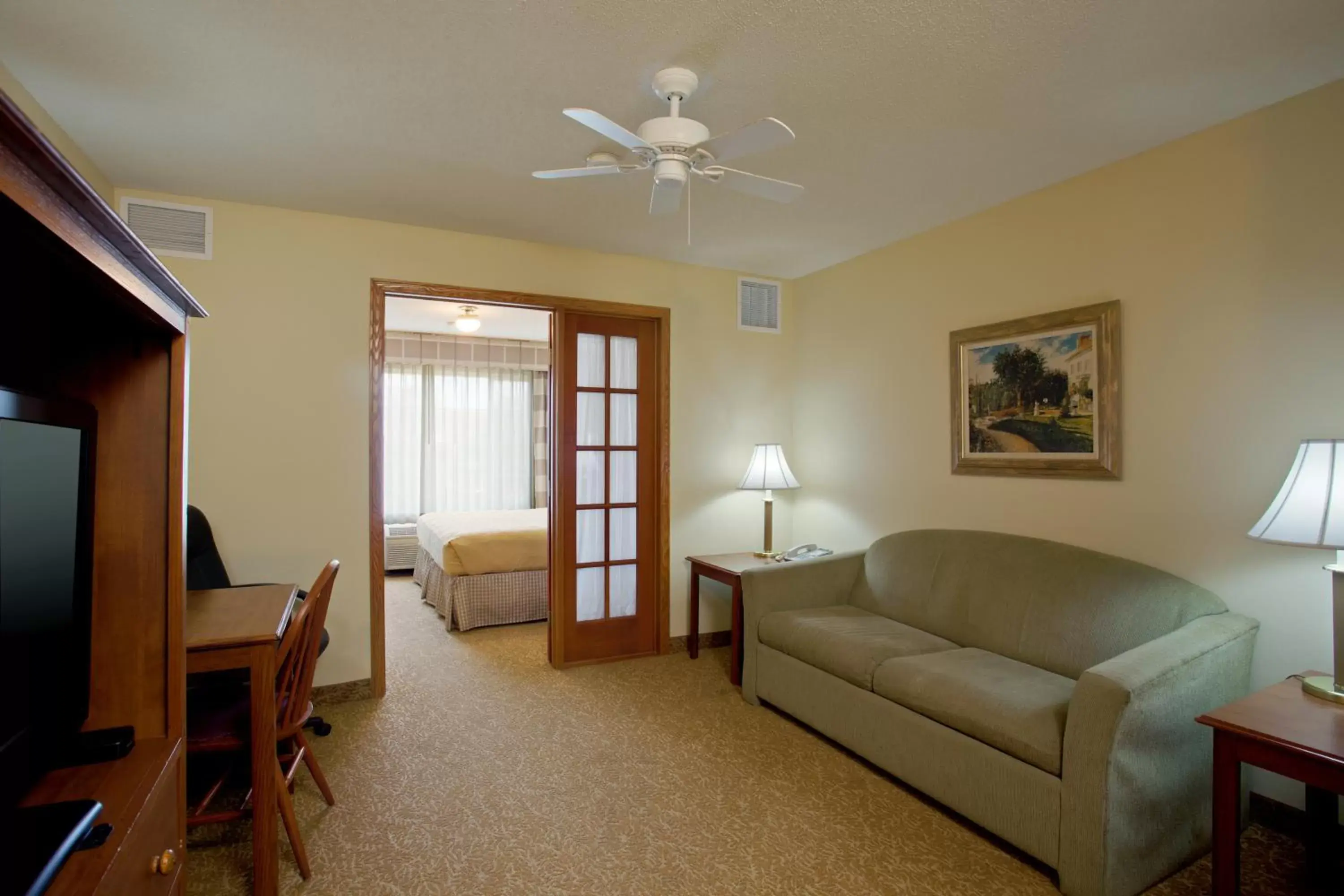 Extended Stay King Suite - Non-Smoking in Country Inn & Suites by Radisson, Minneapolis/Shakopee, MN