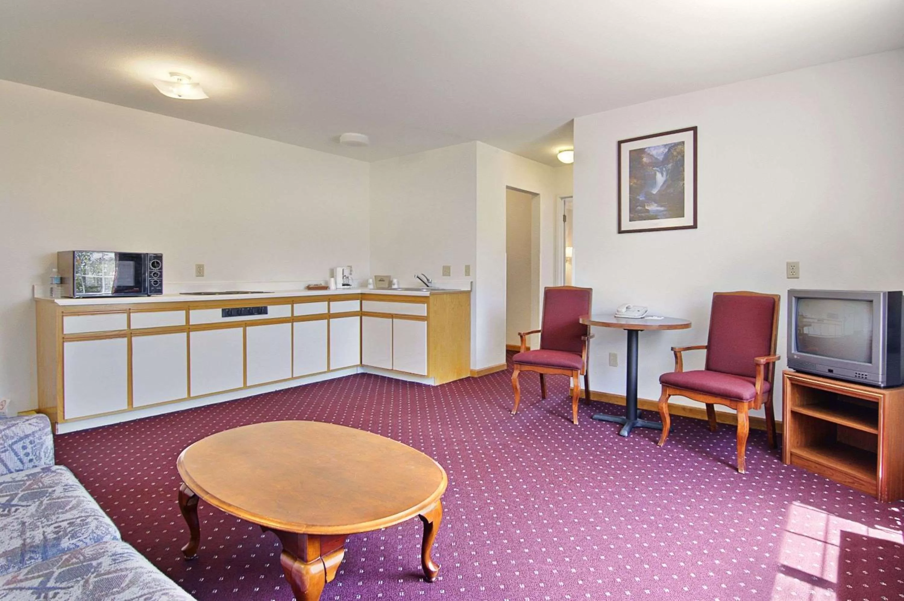 Photo of the whole room in Days Inn & Suites by Wyndham Lolo