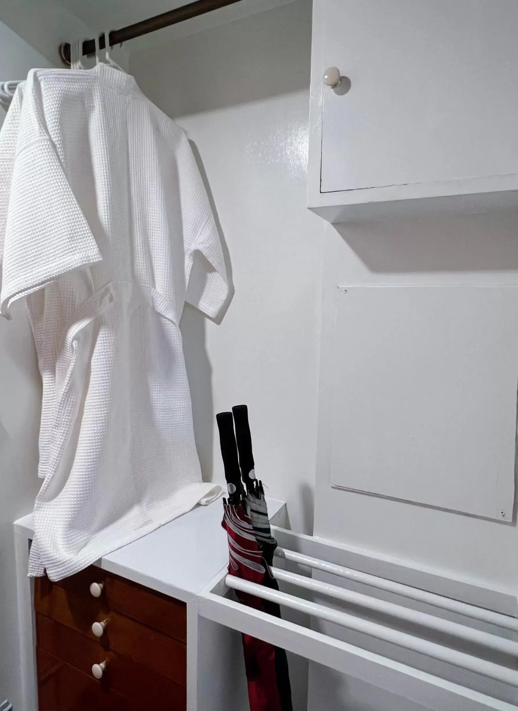 wardrobe, Bathroom in The Promenade Hotel - SHA Plus