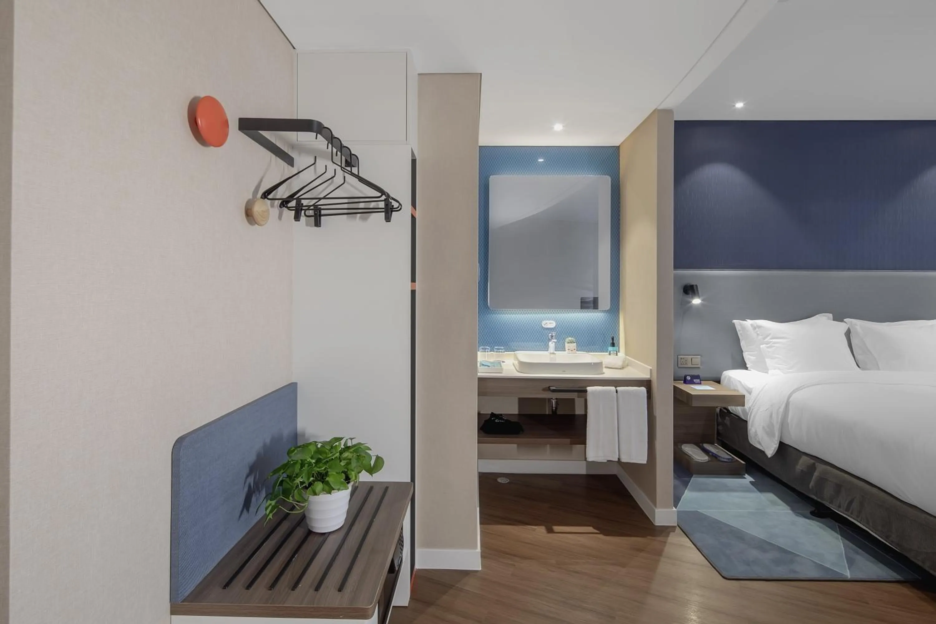 One-Bedroom Suite in Holiday Inn Express Shanghai Chongming, an IHG Hotel