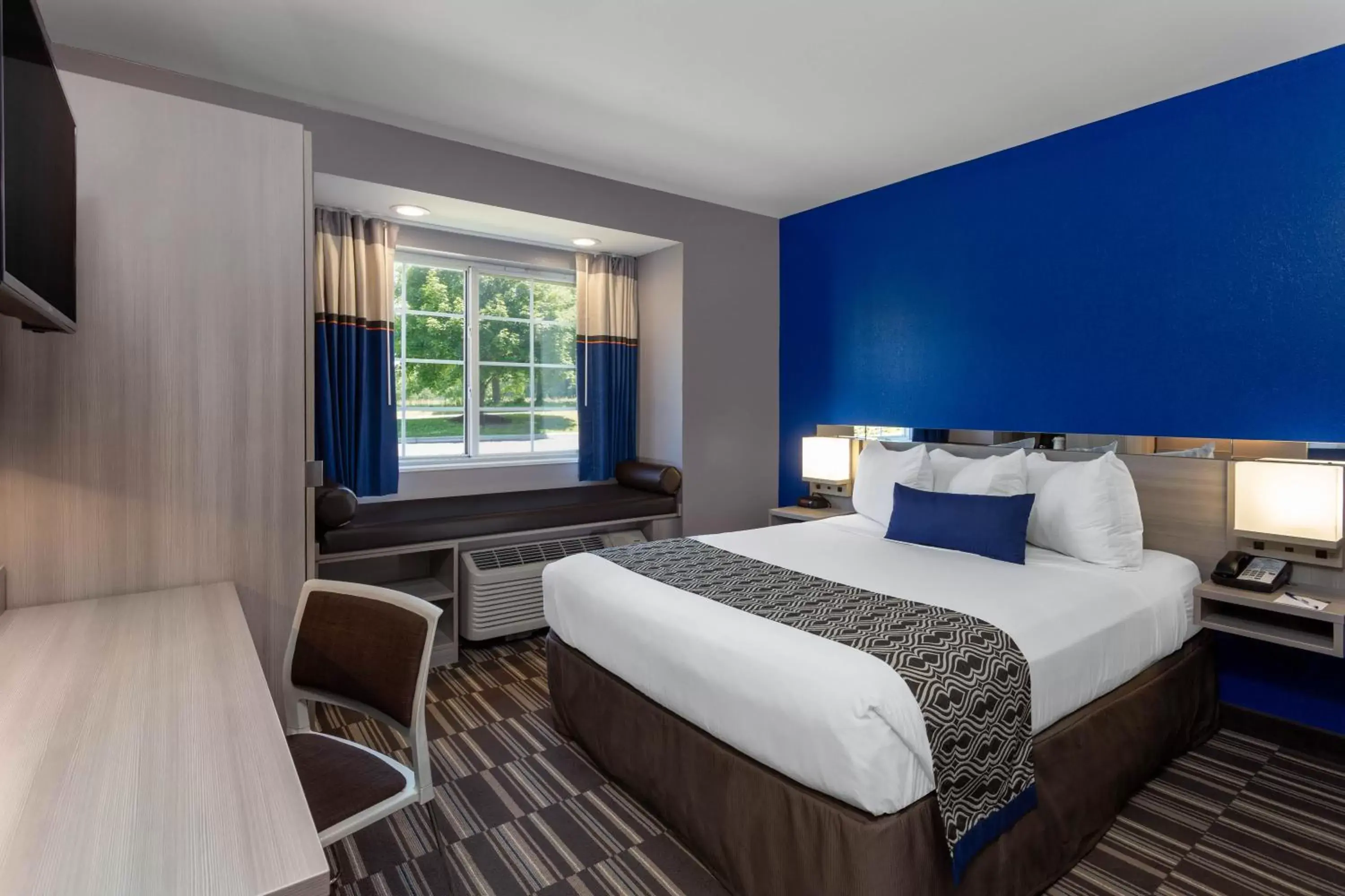 Photo of the whole room, Bed in Microtel Inn & Suites by Wyndham Bethel/Danbury