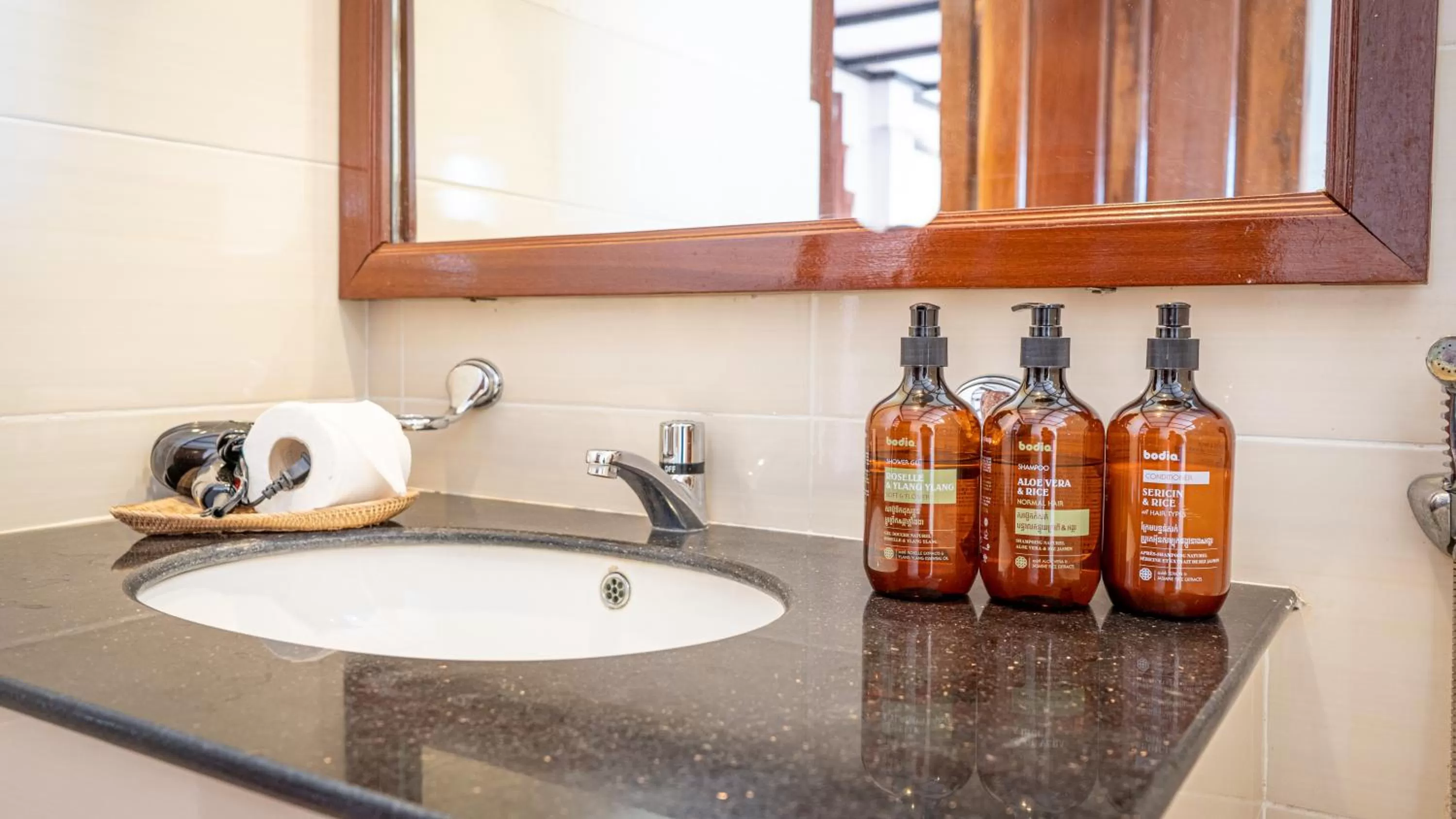 DEN HOTEL TOTONOU SIEM REAP