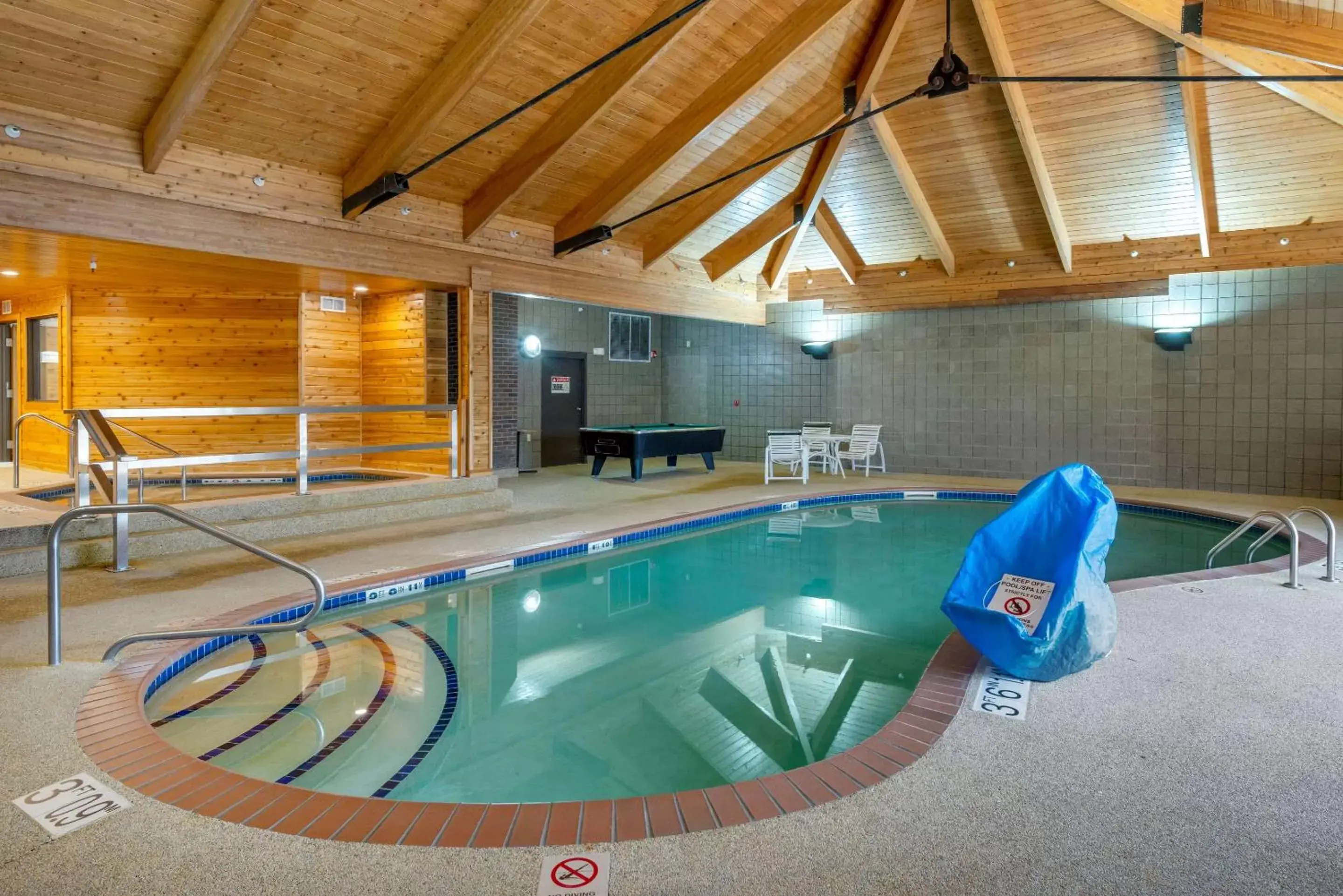 Activities, Swimming Pool in Quality Inn Saint Cloud