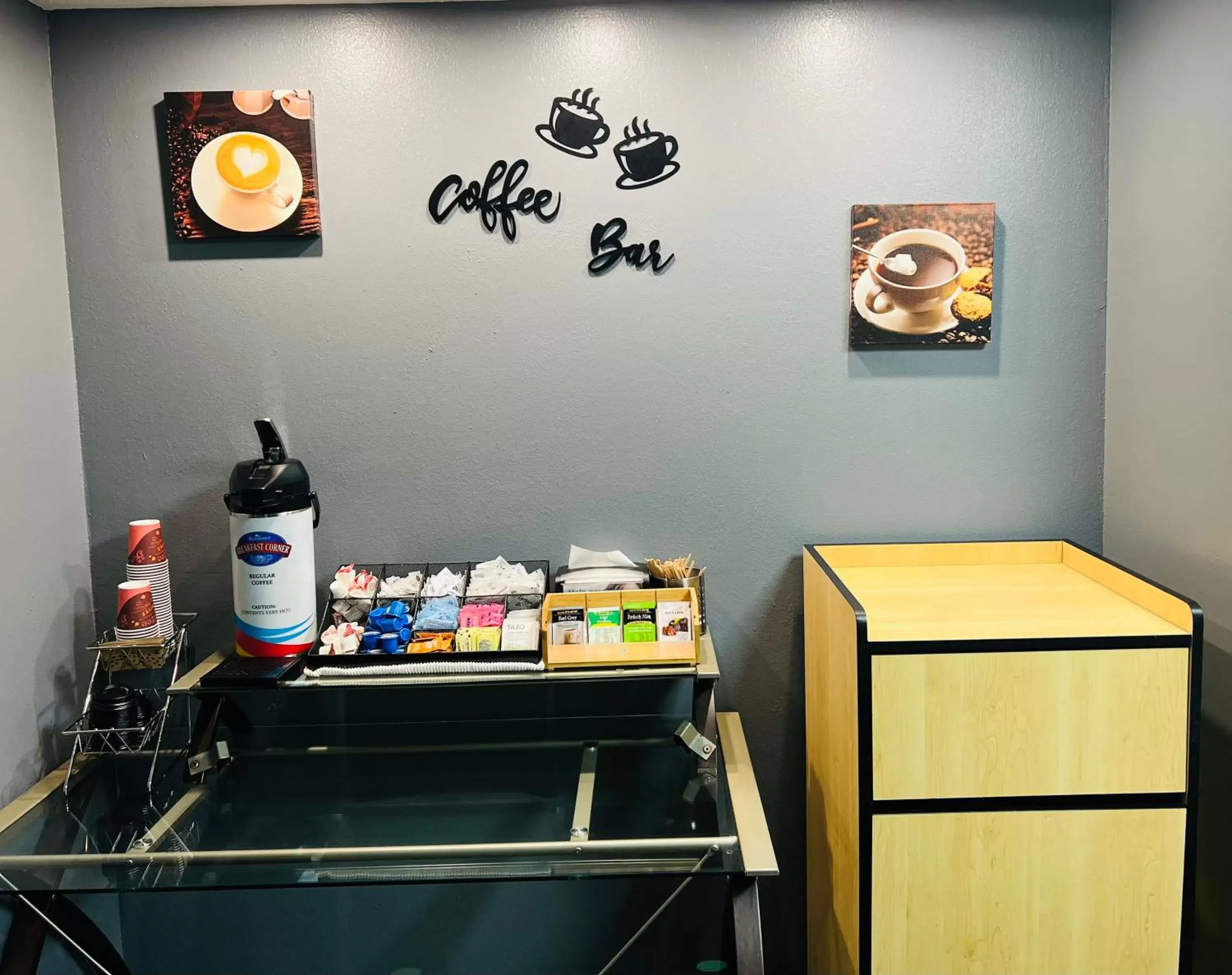 Coffee/tea facilities in Baymont by Wyndham La Crosse/Onalaska