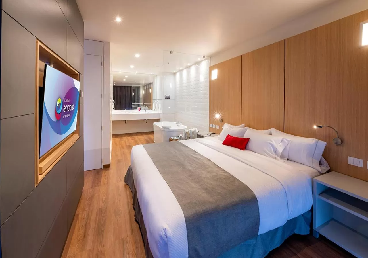 Bedroom, Bed in Ramada Encore by Wyndham Guadalajara Aeropuerto