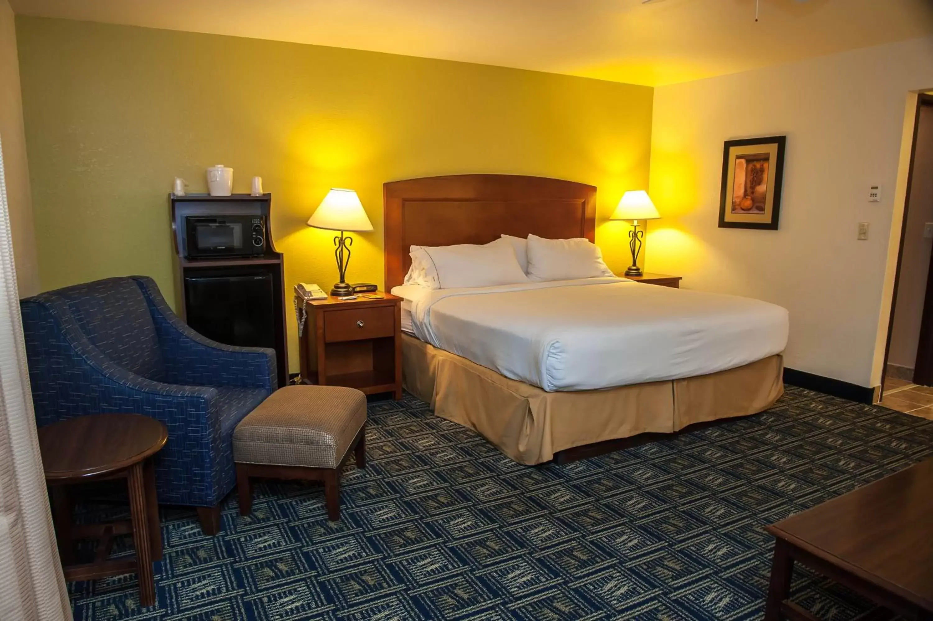 Photo of the whole room, Bed in Holiday Inn Express Tucson-Airport, an IHG Hotel