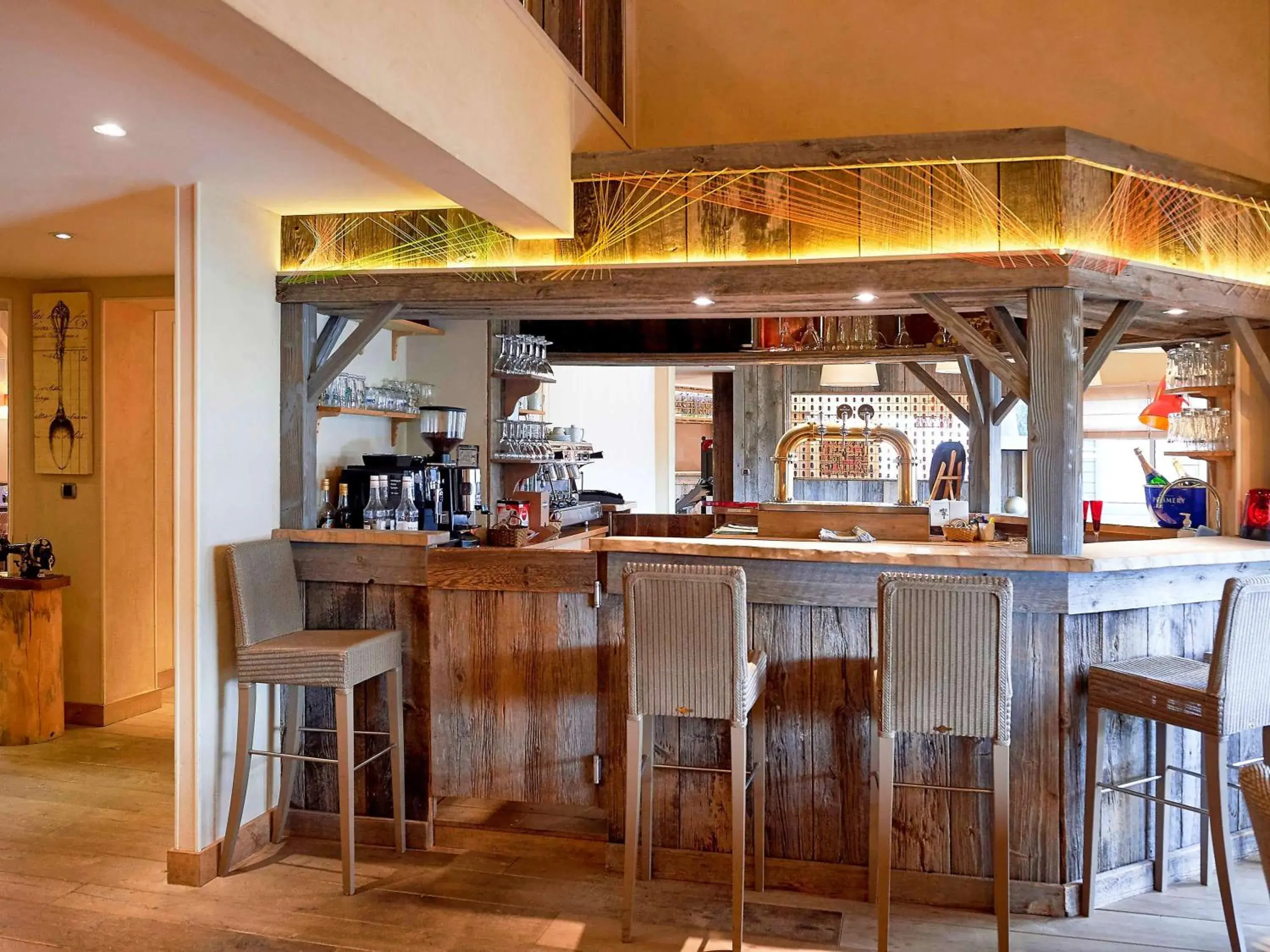 Lounge or bar in ibis Styles Cholet Lounge or bar in ibis Styles Cholet