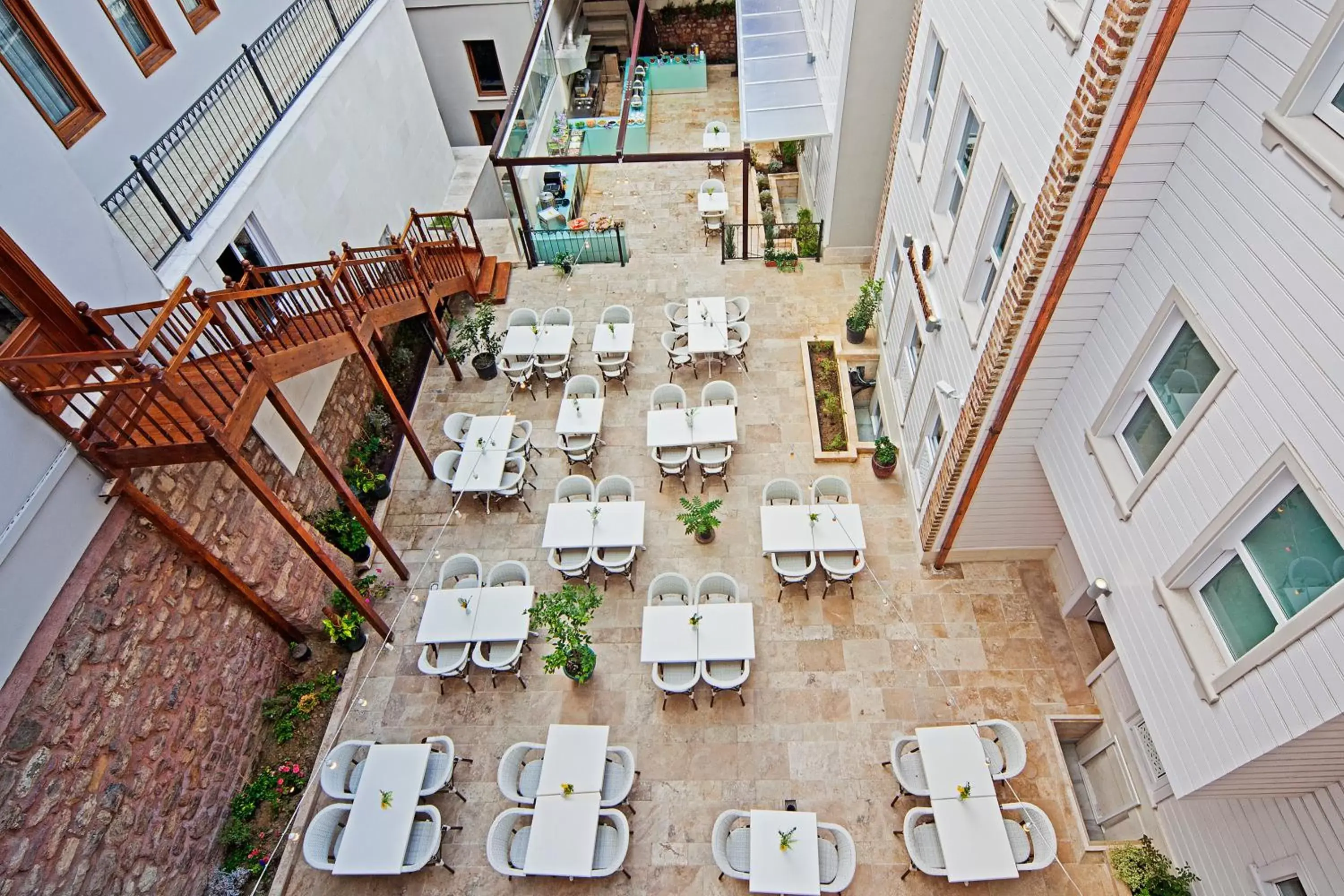 Garden, Restaurant/Places to Eat in Azade Premier Hotel