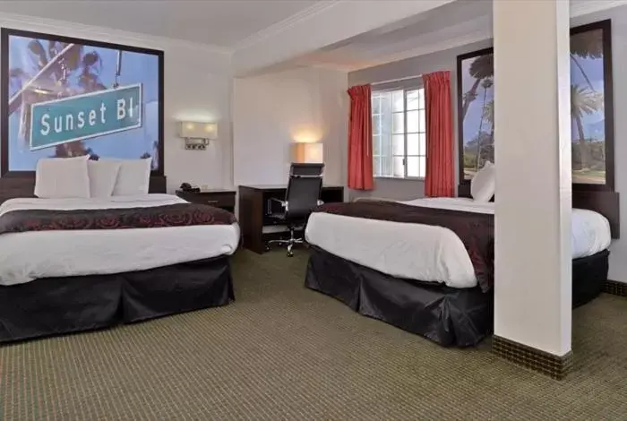 Bedroom, Bed in Americas Best Value Inn Hollywood