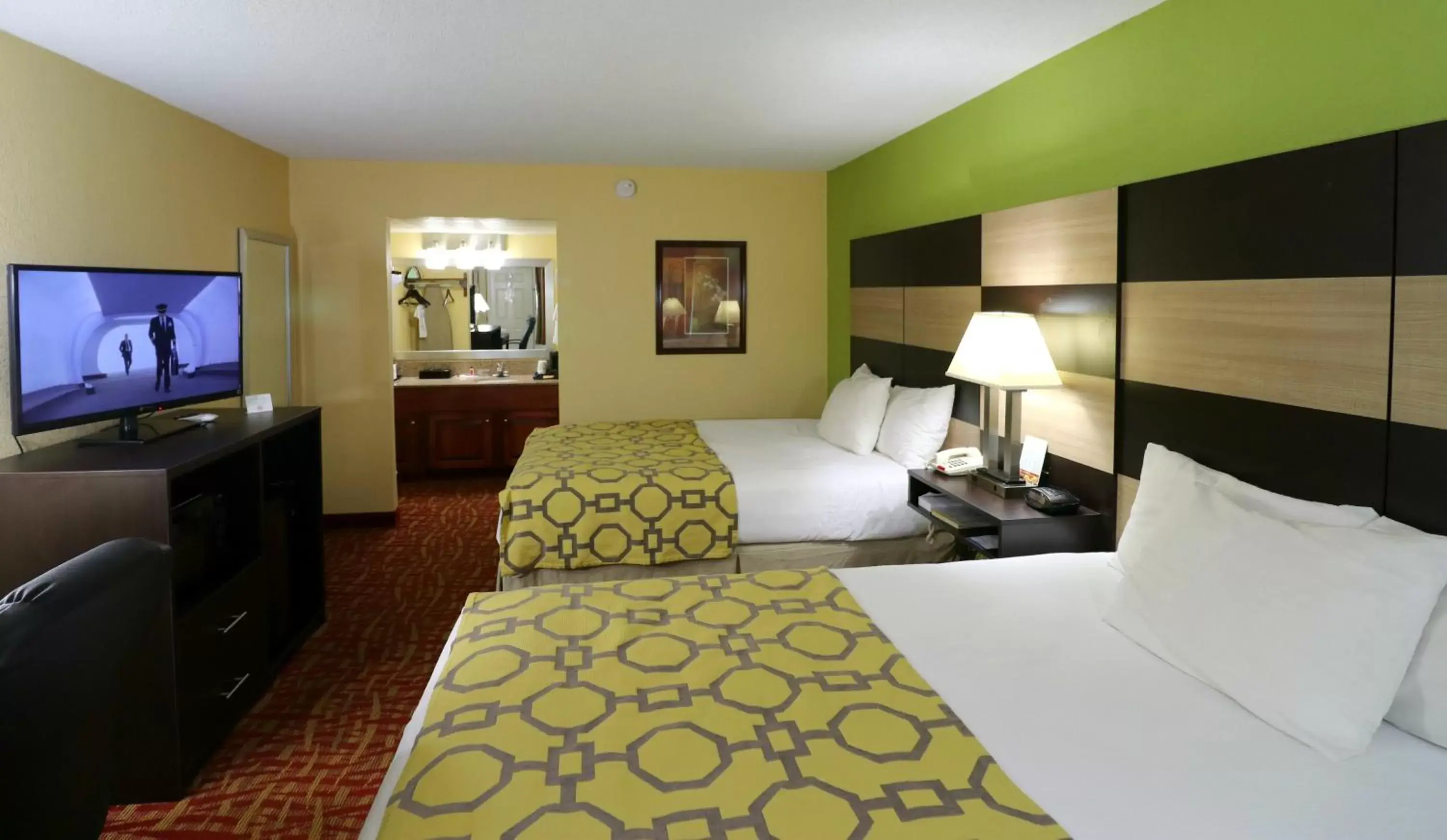 Photo of the whole room, Bed in Baymont by Wyndham Sevierville Pigeon Forge