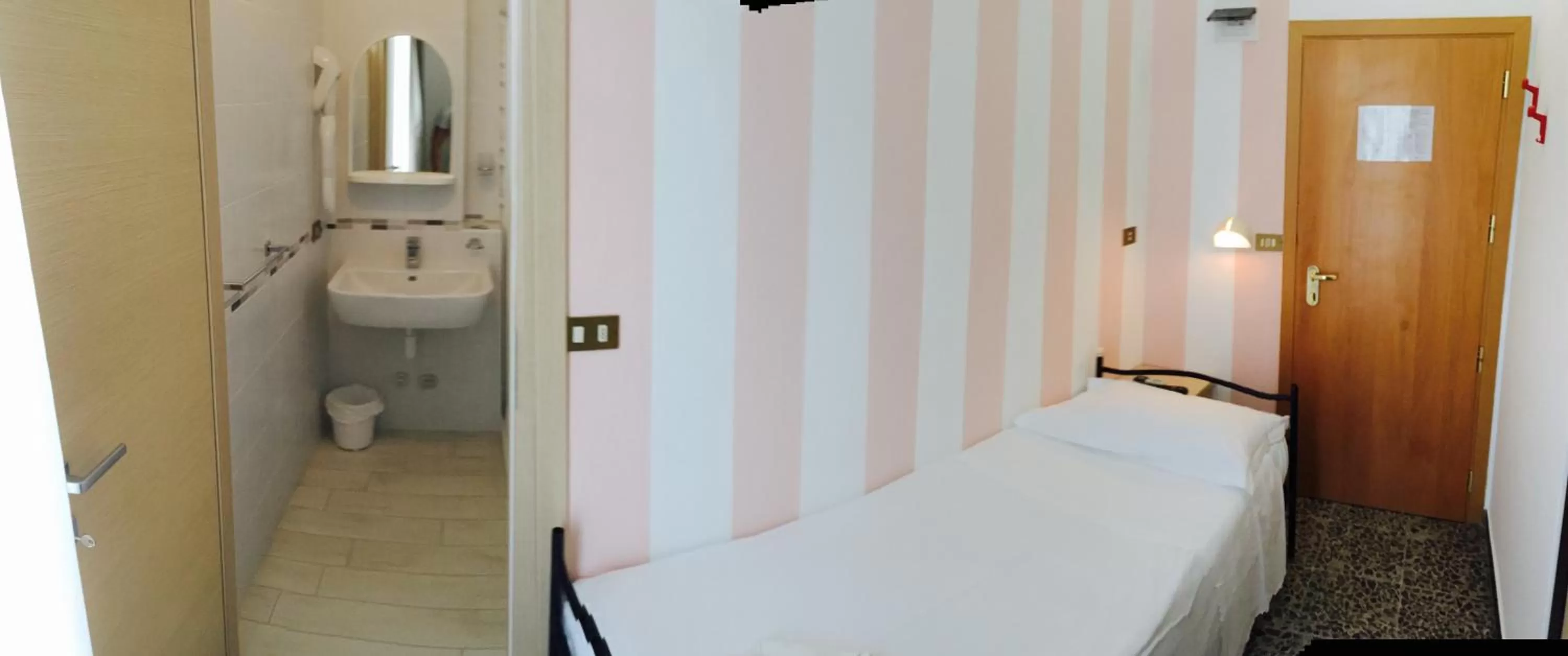 Photo of the whole room, Bed in Beach Hotel Clerice