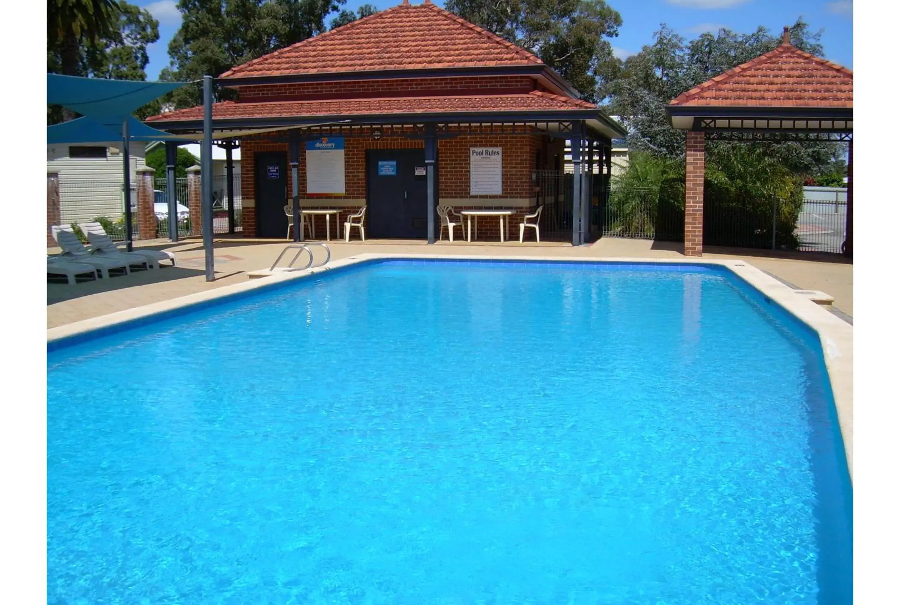 Swimming Pool in Discovery Parks - Perth Airport