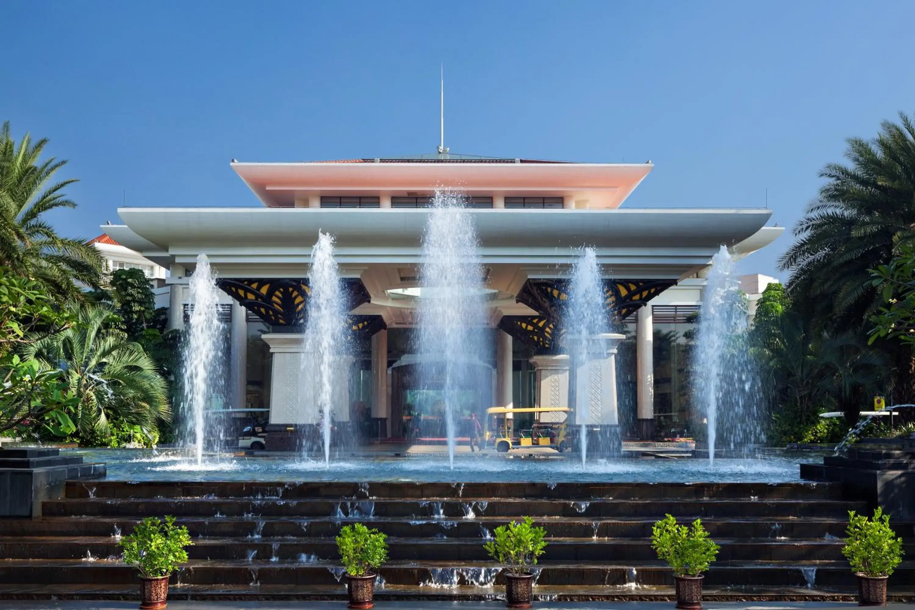 Facade/entrance in Good View Hotel Tangxia - 15 mins drive from Dongguan South Railway Station Facade/entrance in Good View Hotel Tangxia - 15 mins drive from Dongguan South Railway Station