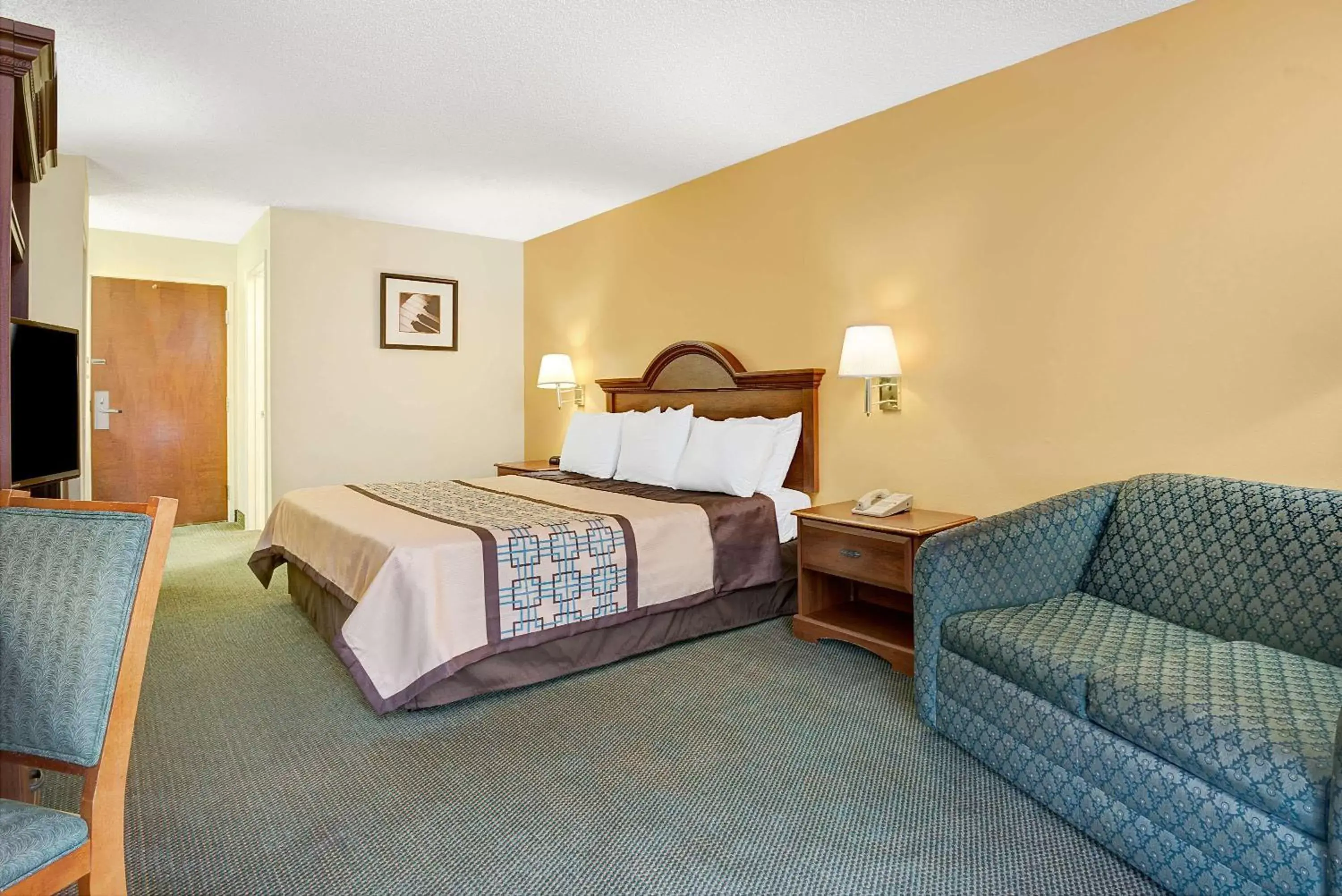 Photo of the whole room, Bed in Days Inn by Wyndham Burlington East