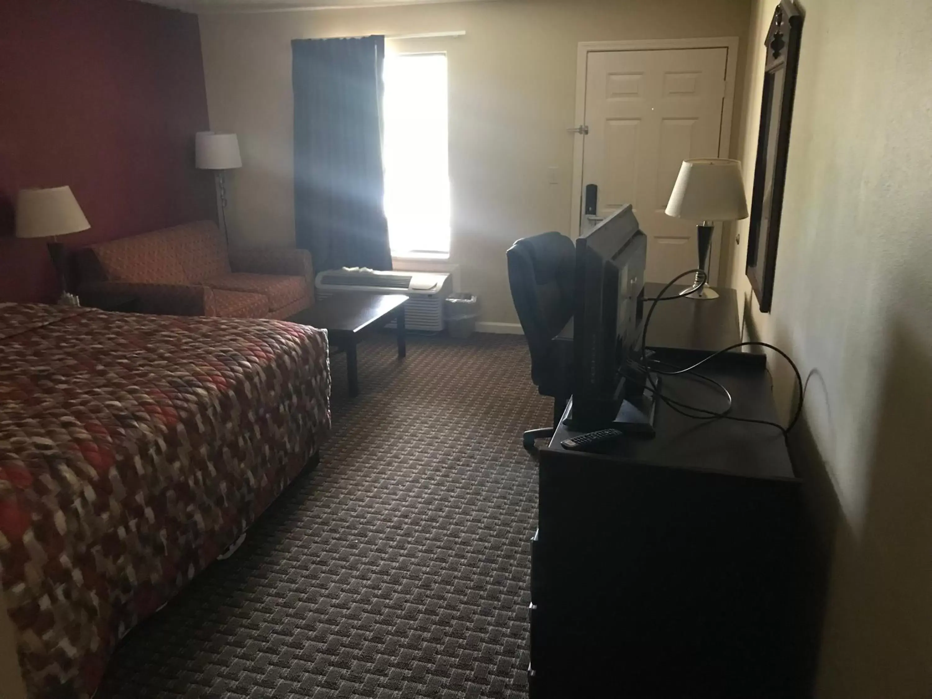 Bed in Royal Inn - Anniston