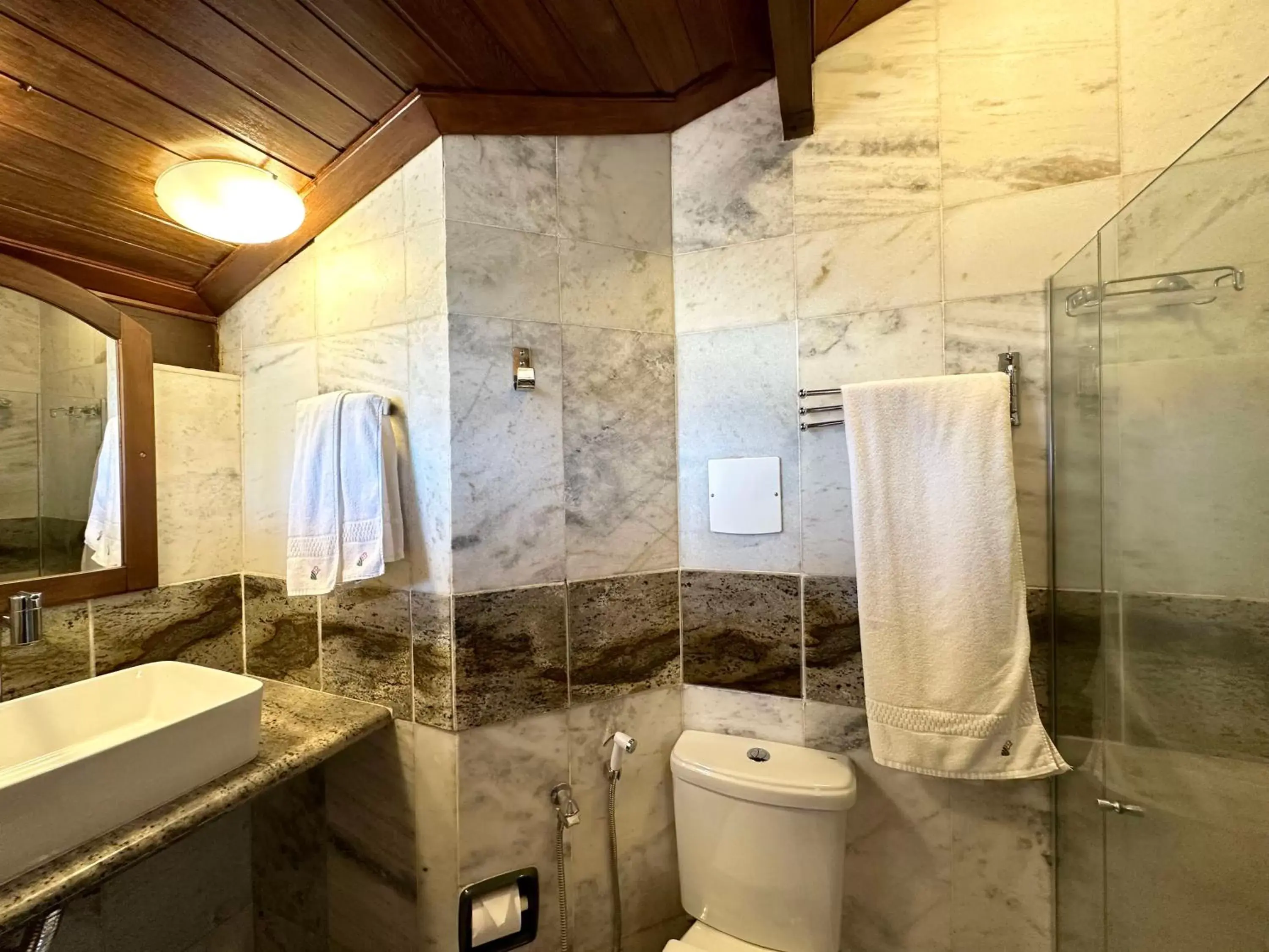 Bathroom in Hotel Catharina Paraguaçu