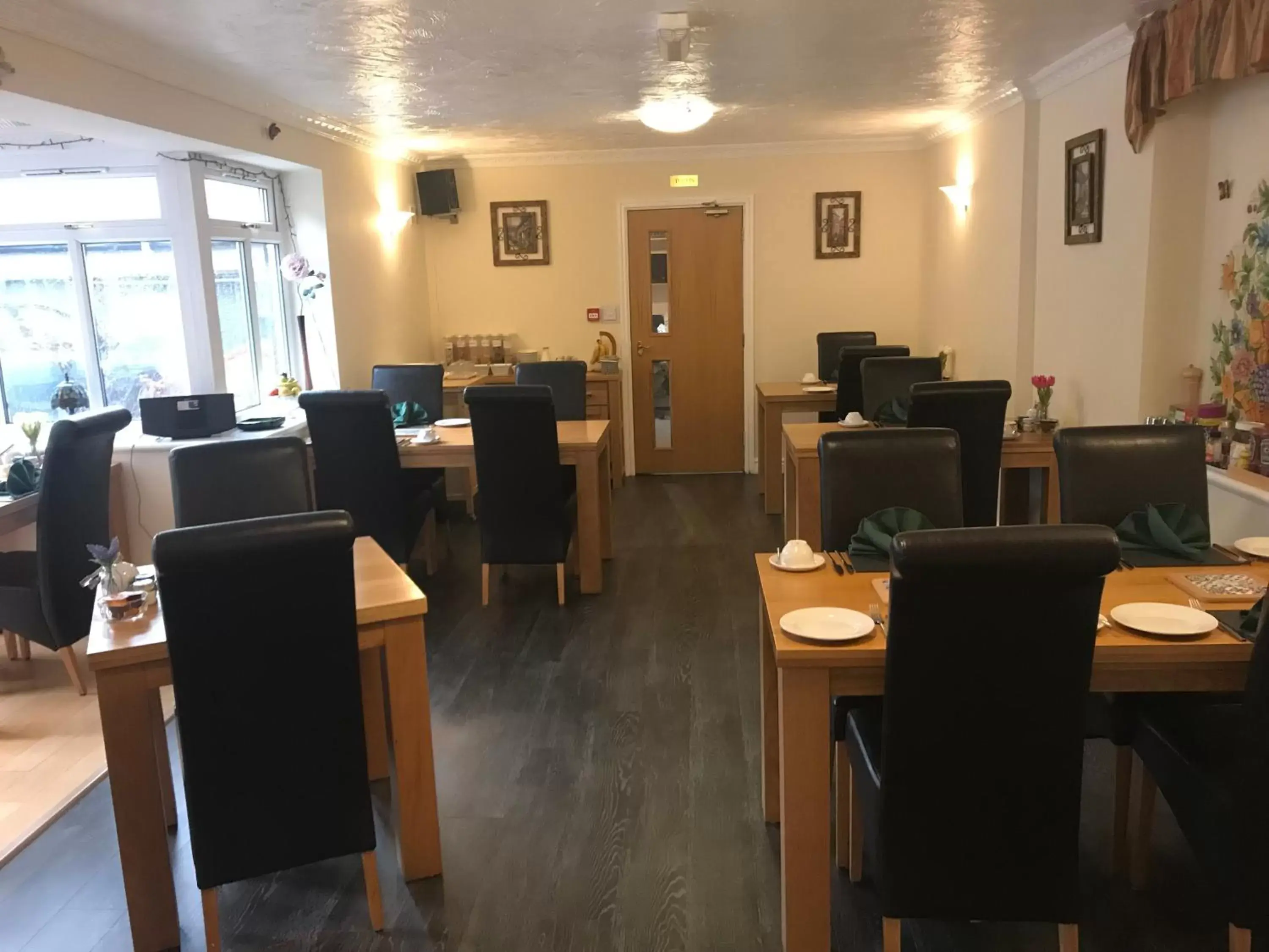 Restaurant/Places to Eat in Bron Menai Guest House