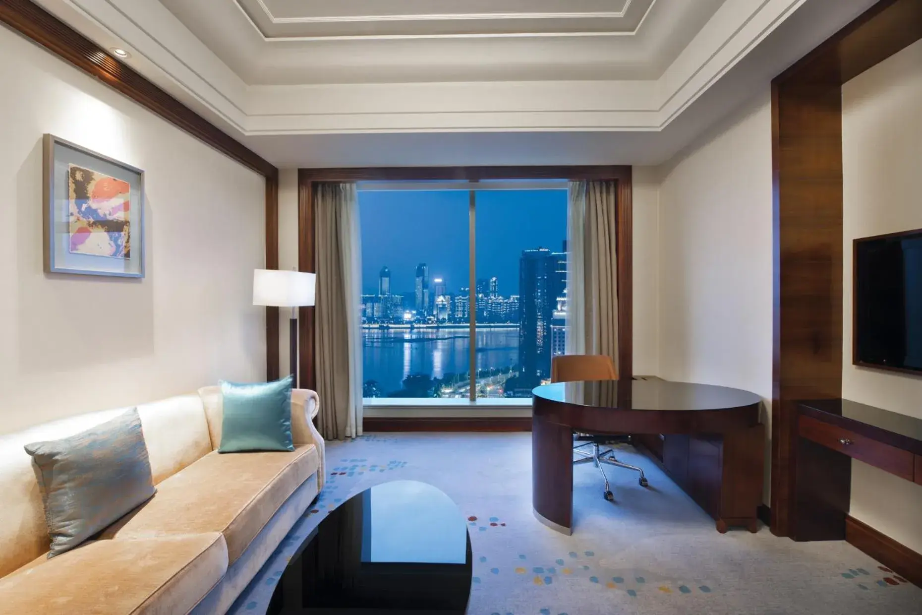 Living room in Crowne Plaza Nanchang Riverside, an IHG Hotel
