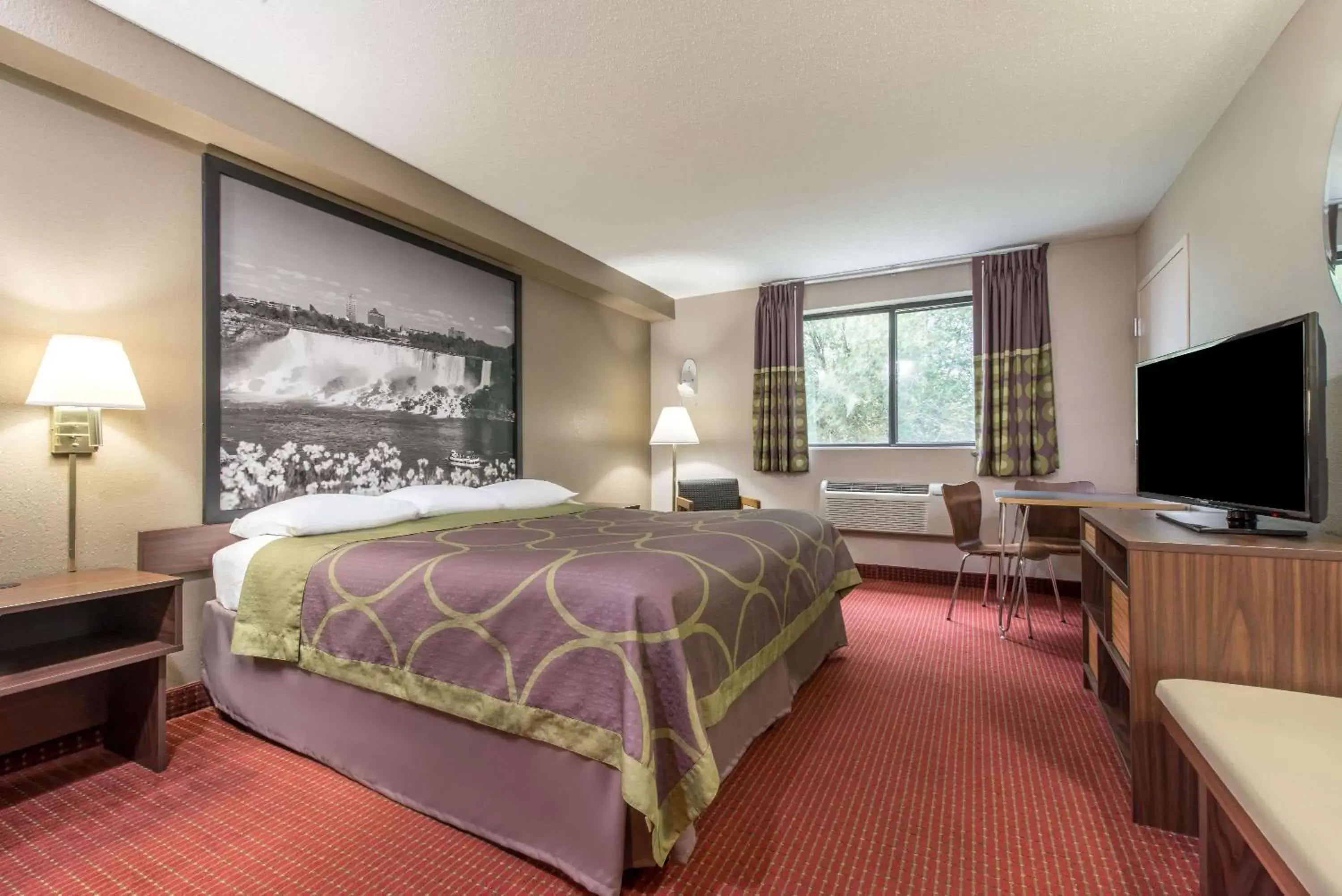 Photo of the whole room in Super 8 by Wyndham Niagara Falls