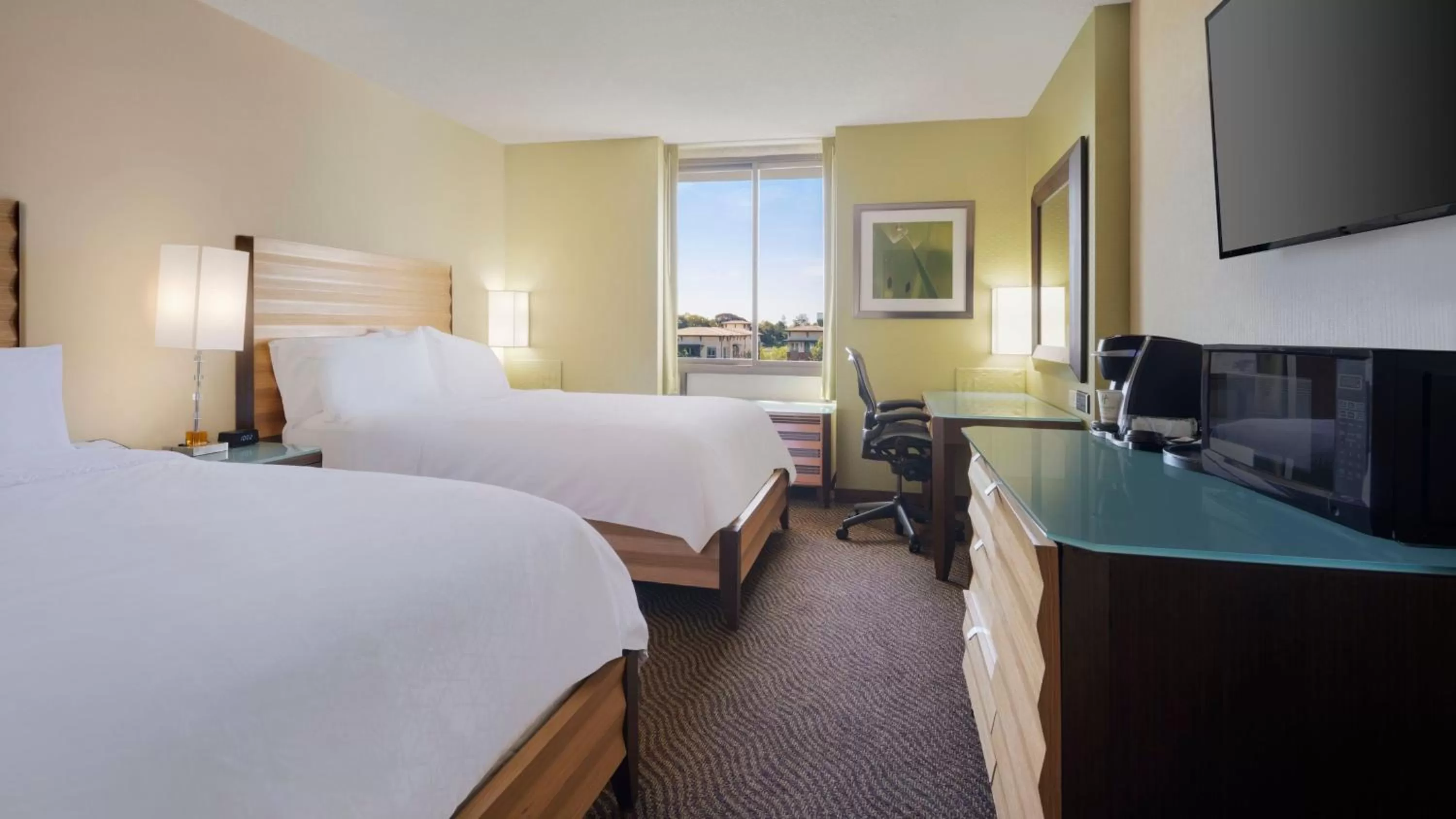 Photo of the whole room, Bed in Holiday Inn San Jose-Silicon Valley by IHG