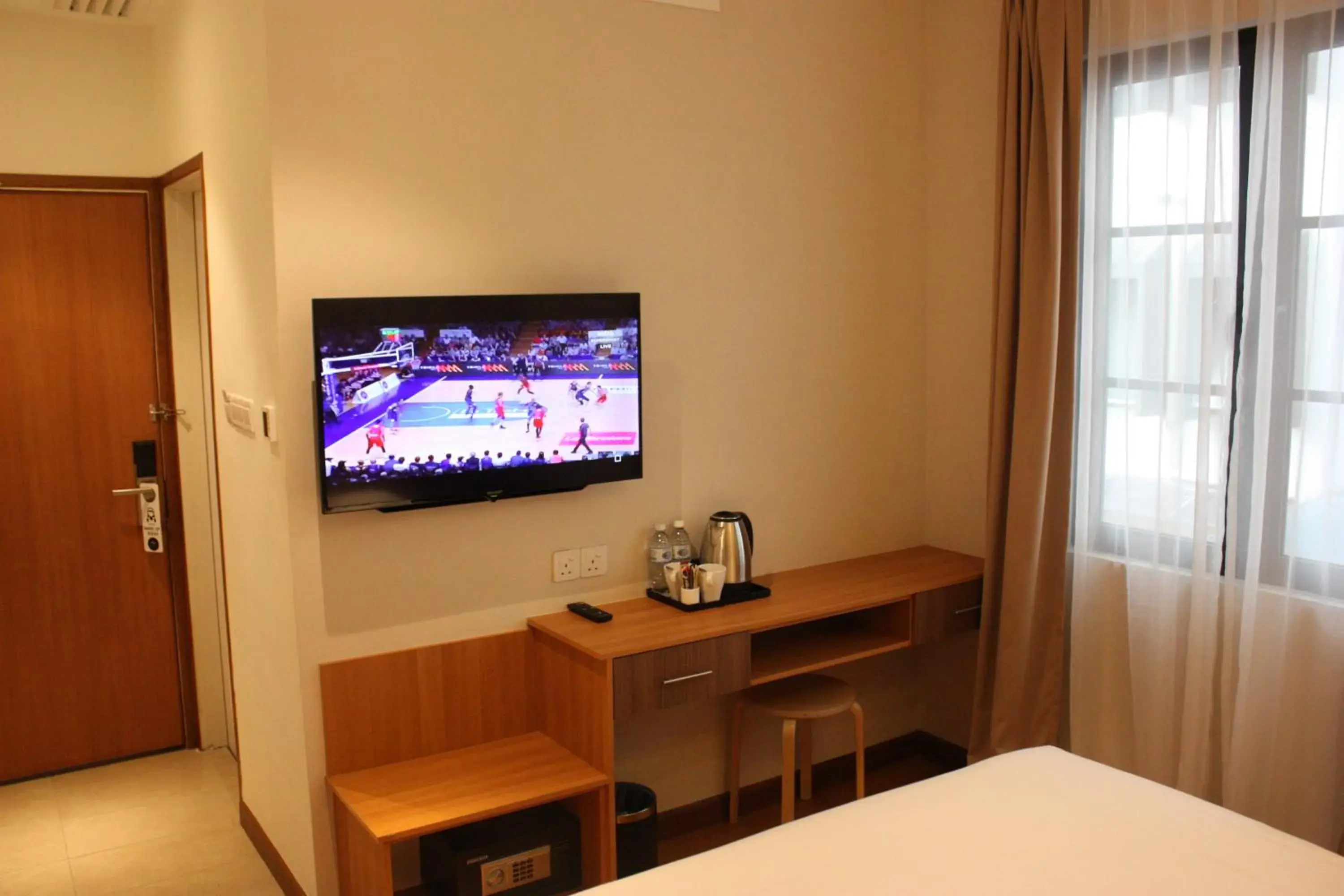 TV/Entertainment Center in Ahyu Hotel