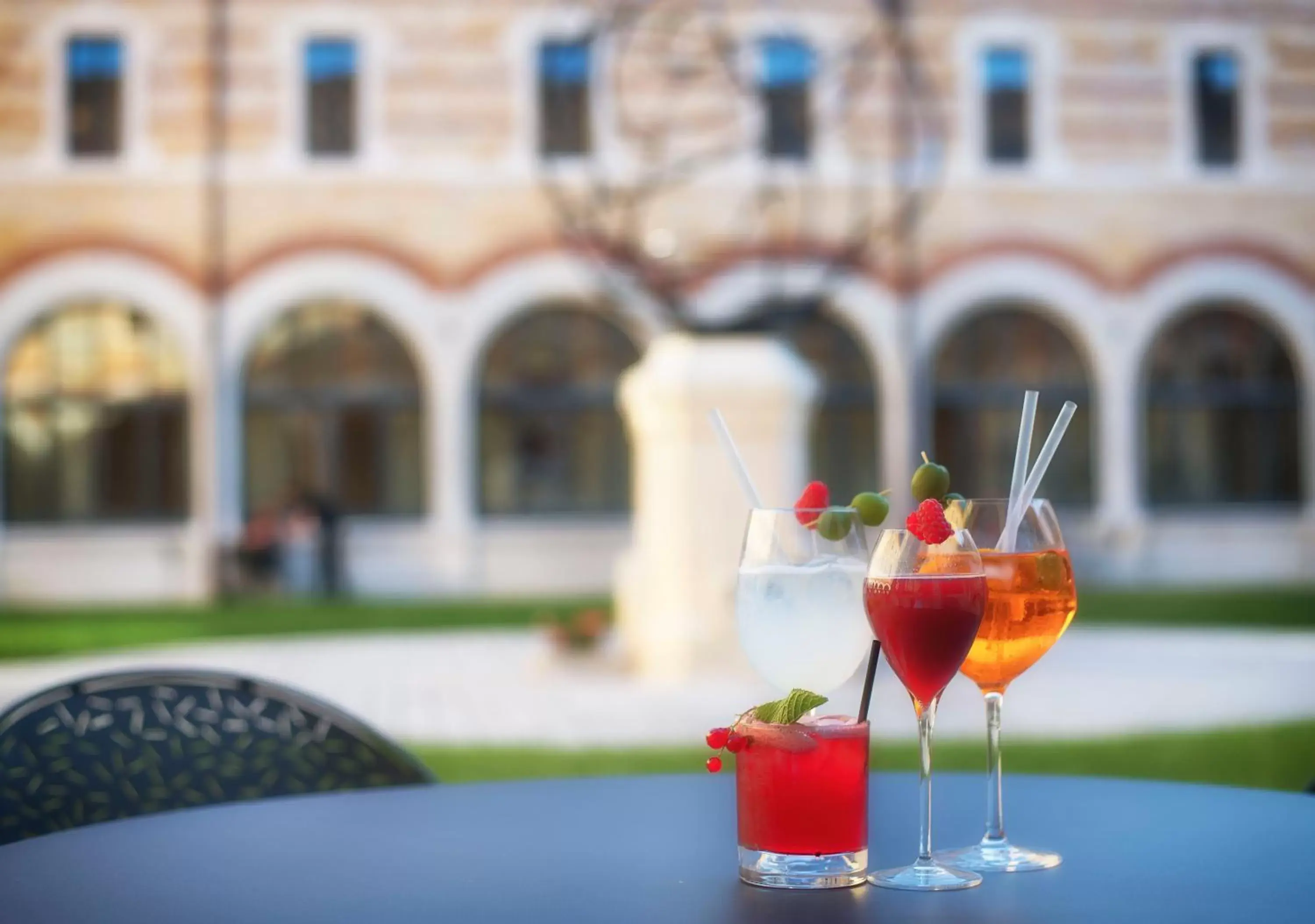 Drinks, Swimming Pool in Fourvière Hôtel