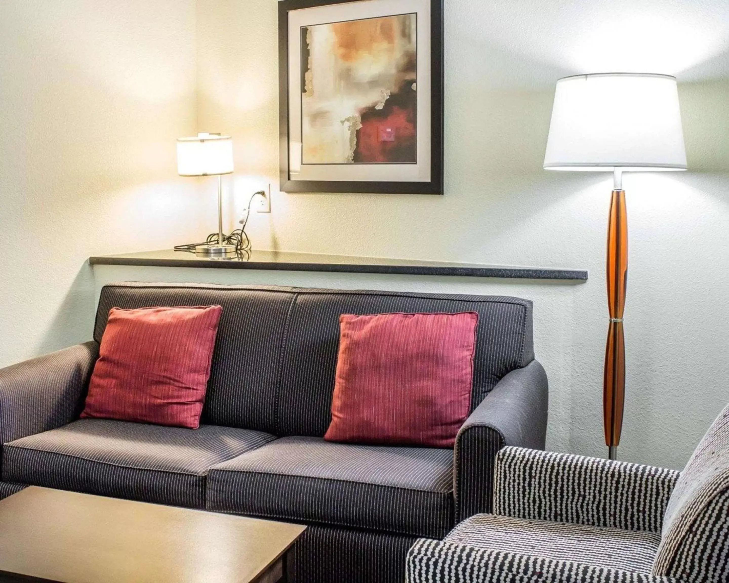 Photo of the whole room, Seating Area in Comfort Suites Wilson - I - 95