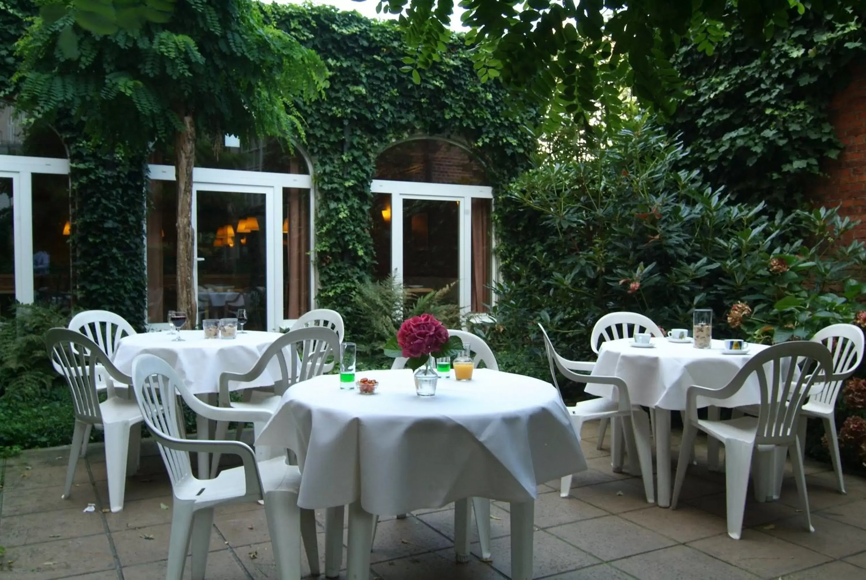 Restaurant/Places to Eat in Castelnou Aparthotel