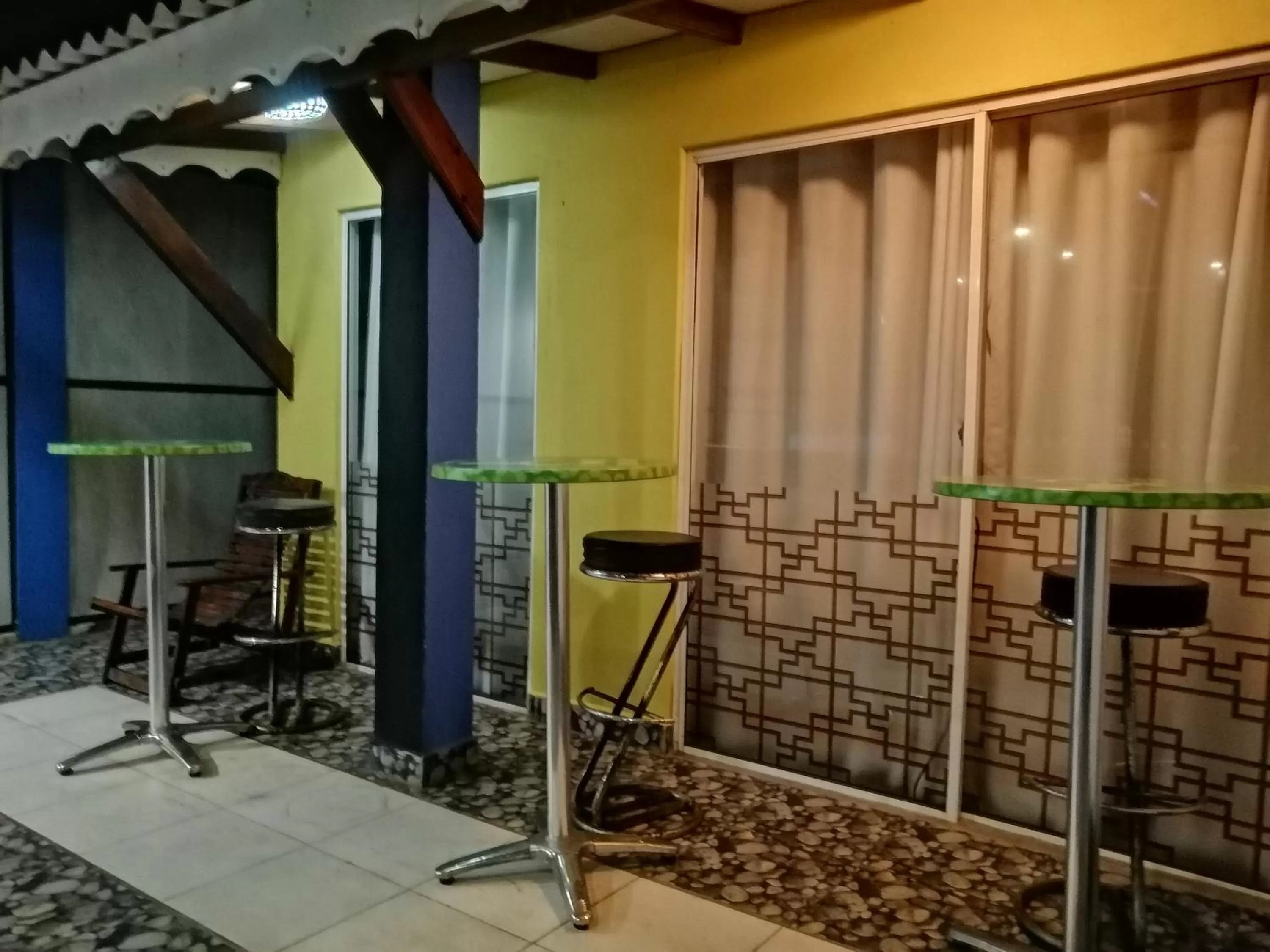 Le Petit Hotel & Restaurant