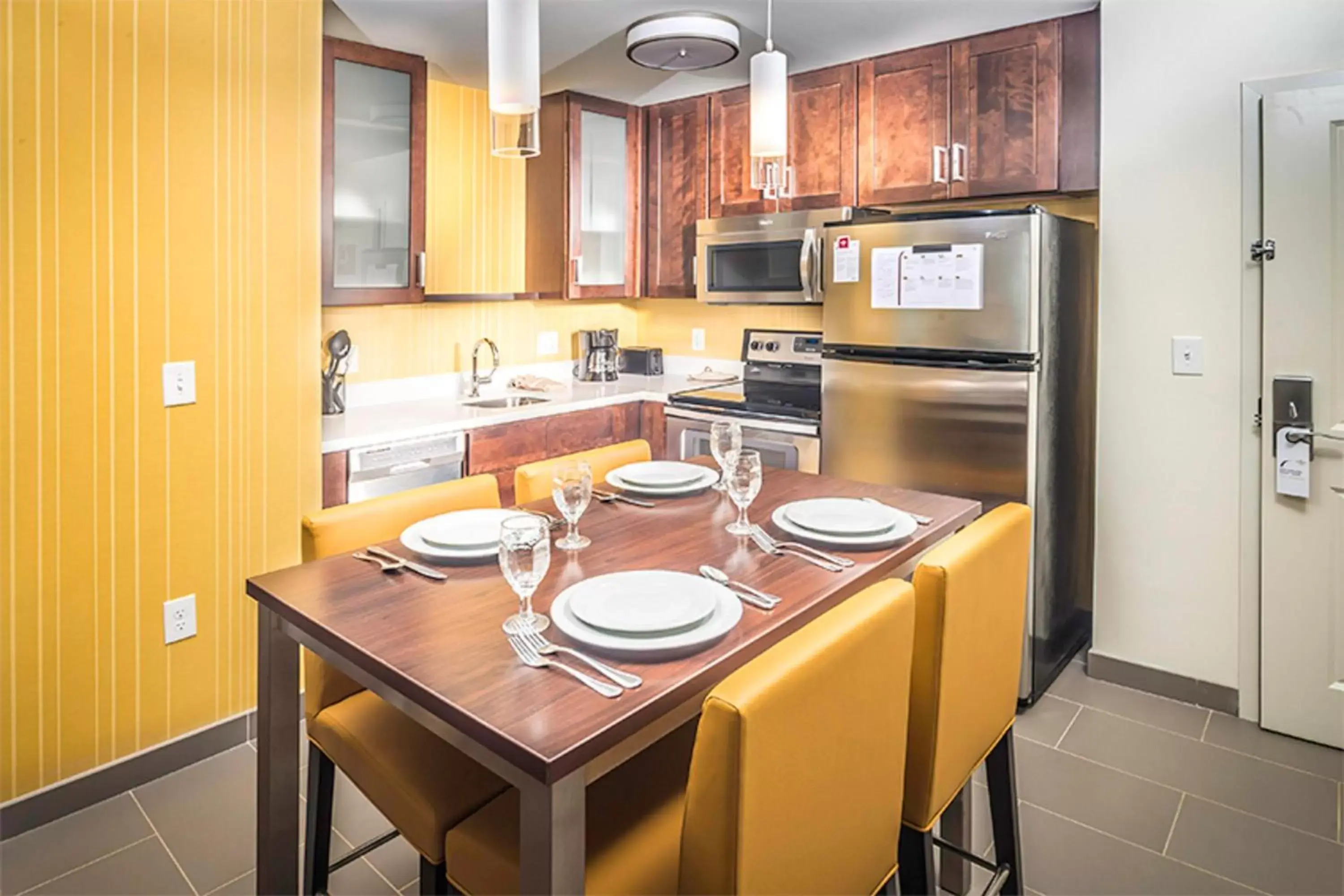 Kitchen or kitchenette, Dining Area in Residence Inn by Marriott Columbus Polaris