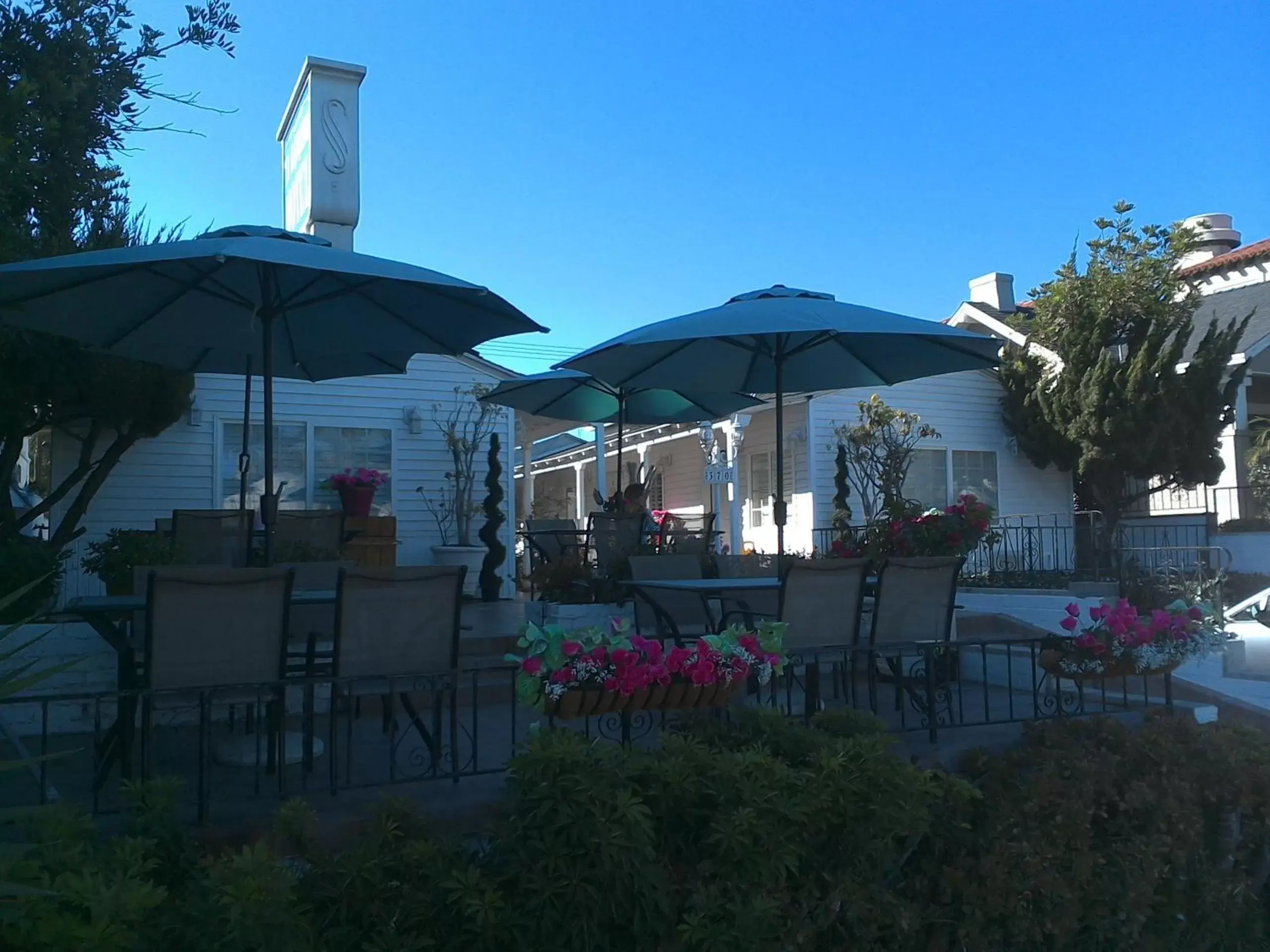 Patio in El Rancho Motel