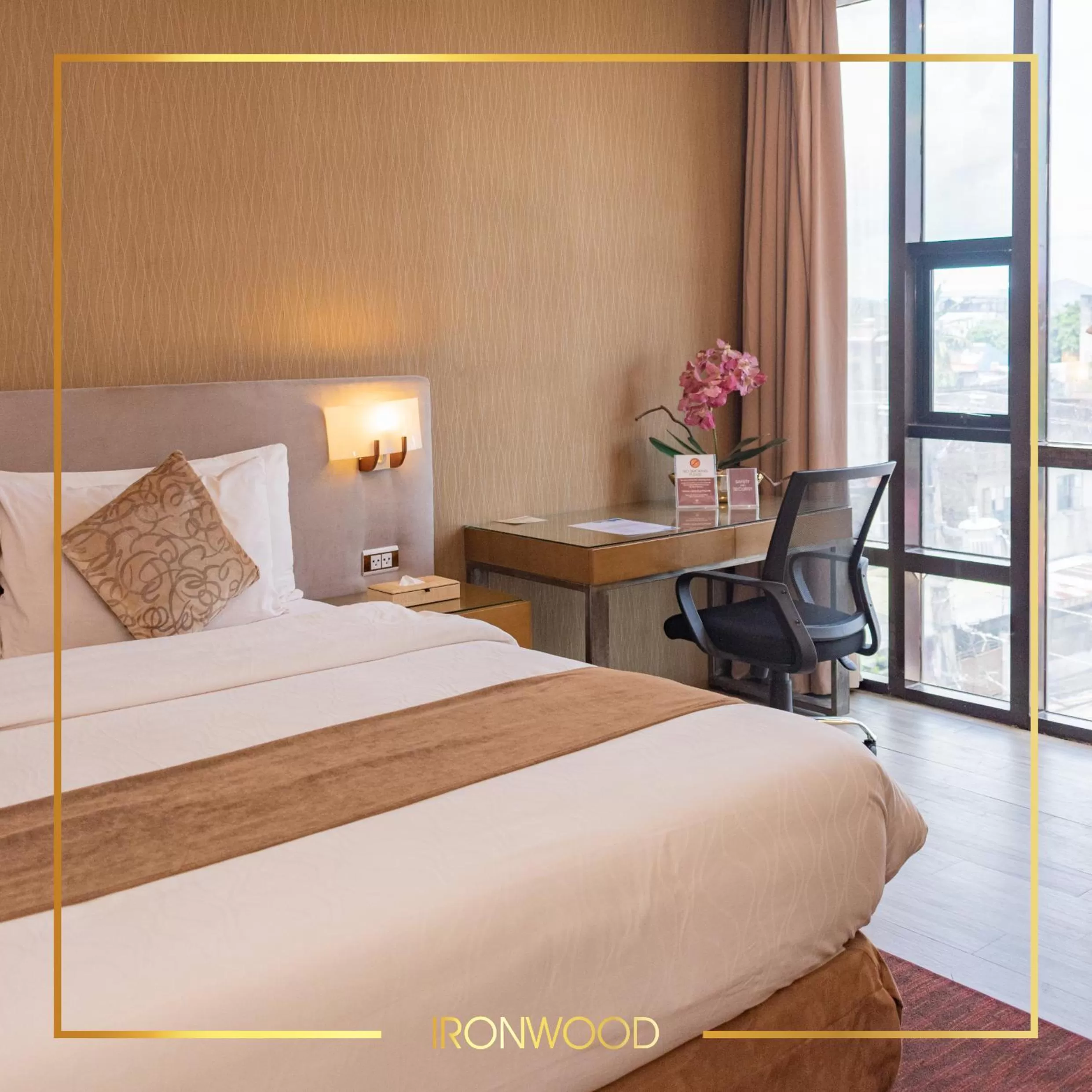 Premium King Room in Ironwood Hotel