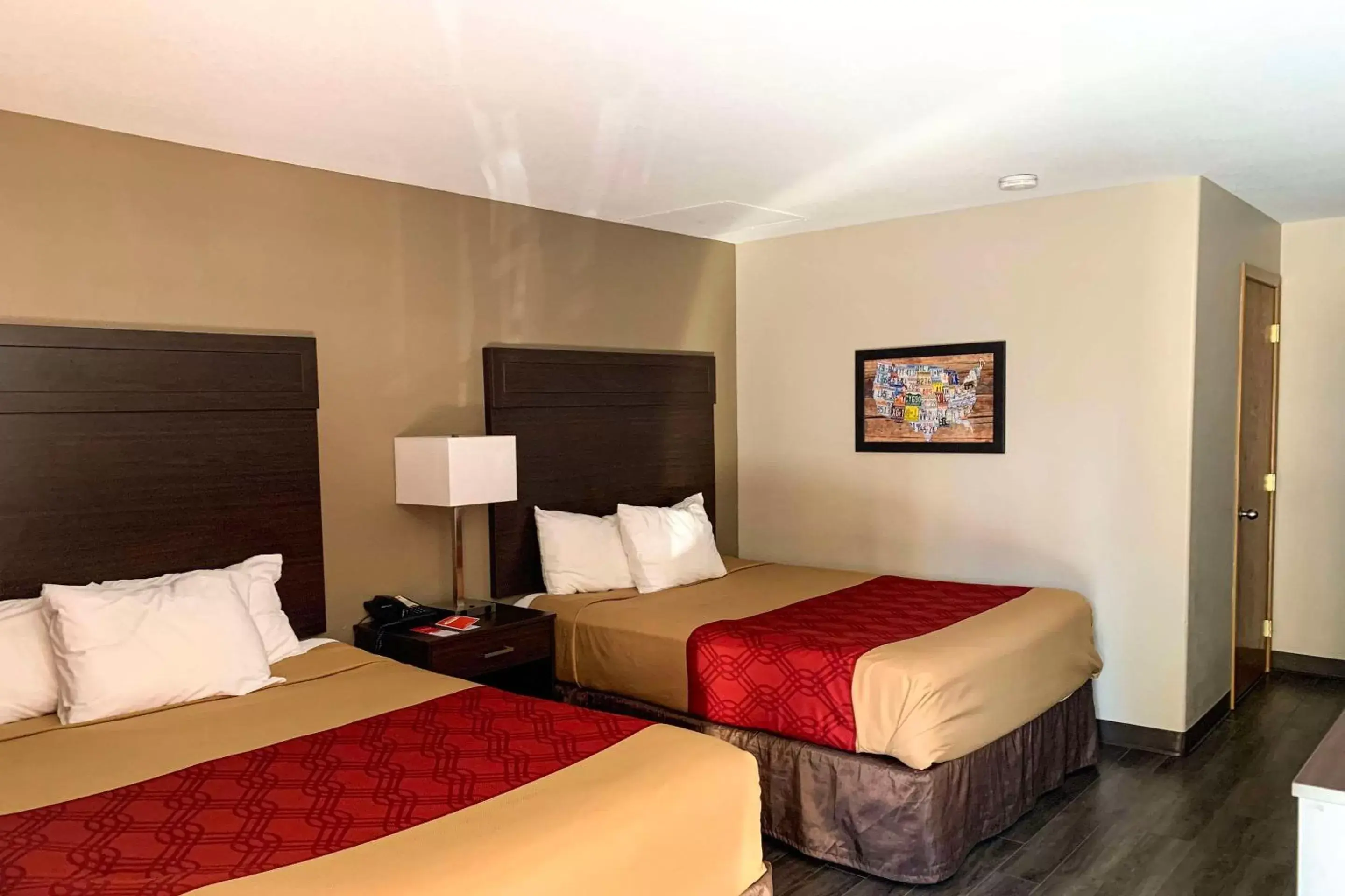 Bedroom, Bed in Econo Lodge City Center