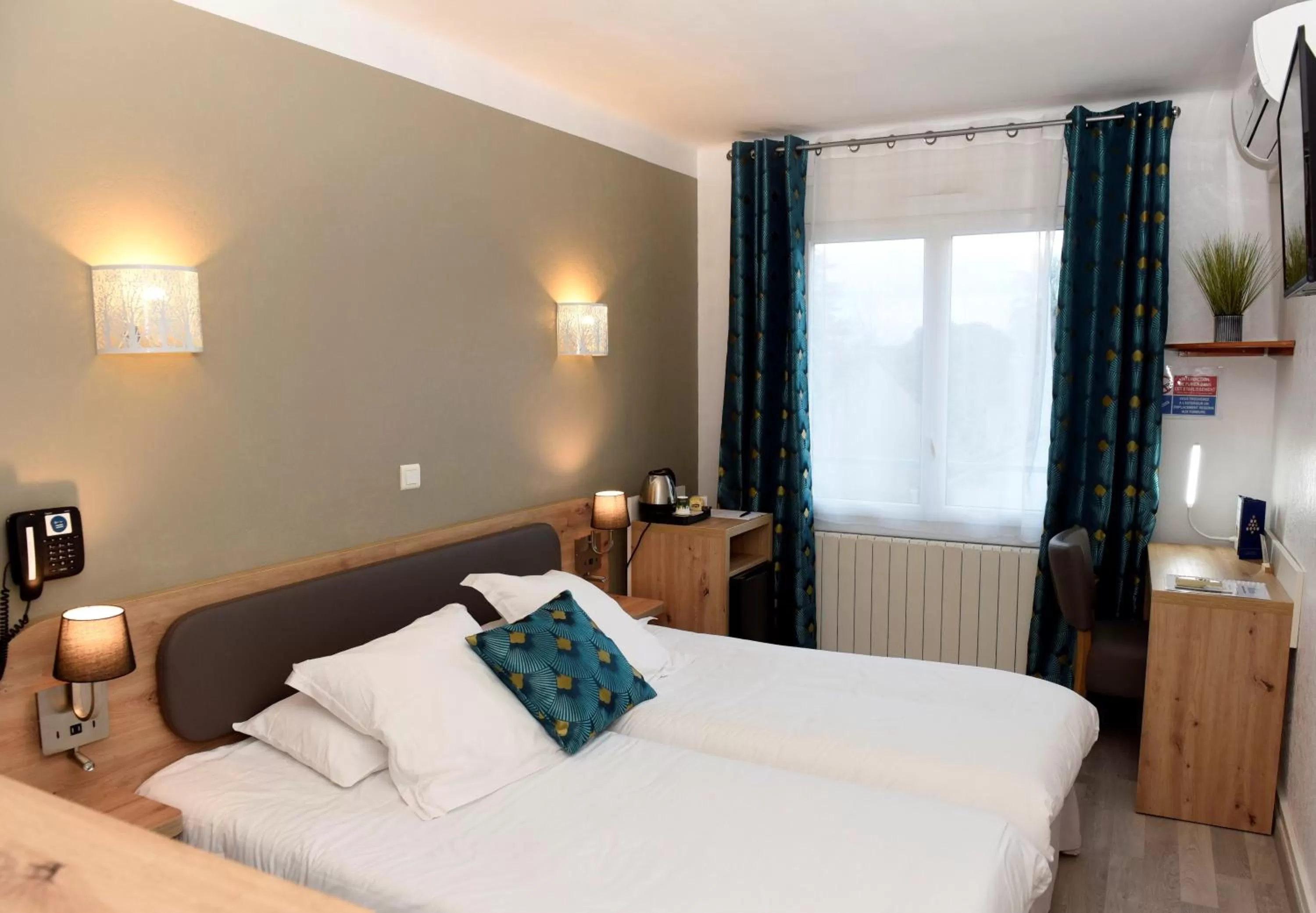 Bedroom in Azur Hôtel