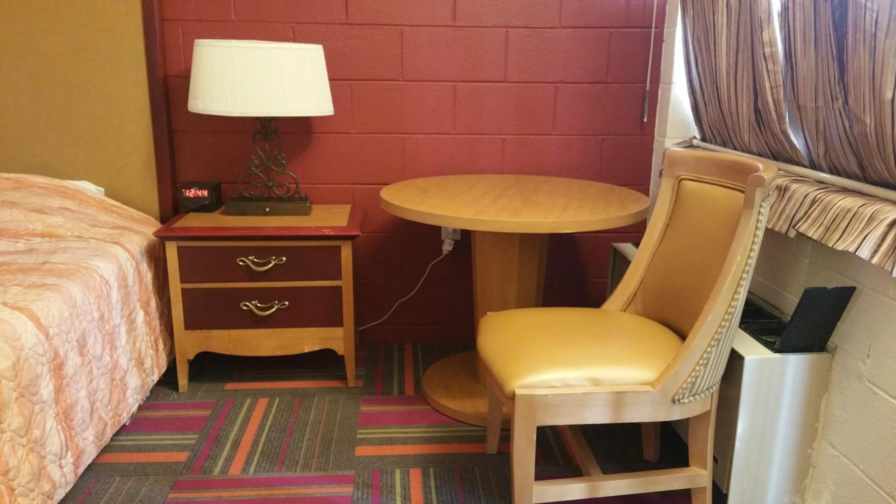 Bed in Thunder Bird Motel