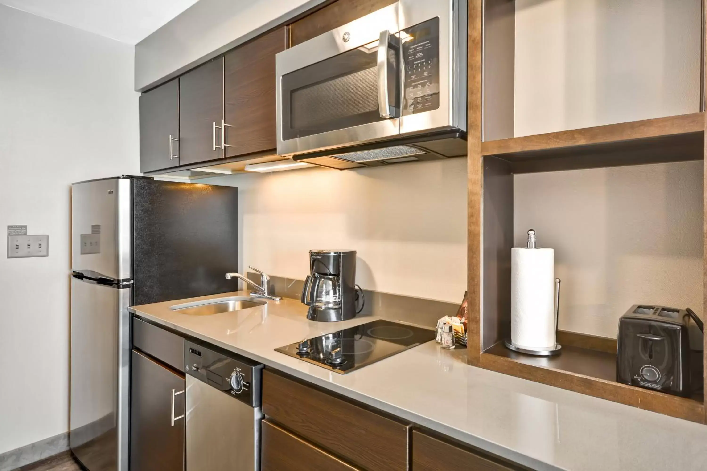 Bedroom, Kitchen/Kitchenette in TownePlace Suites by Marriott Cranbury South Brunswick