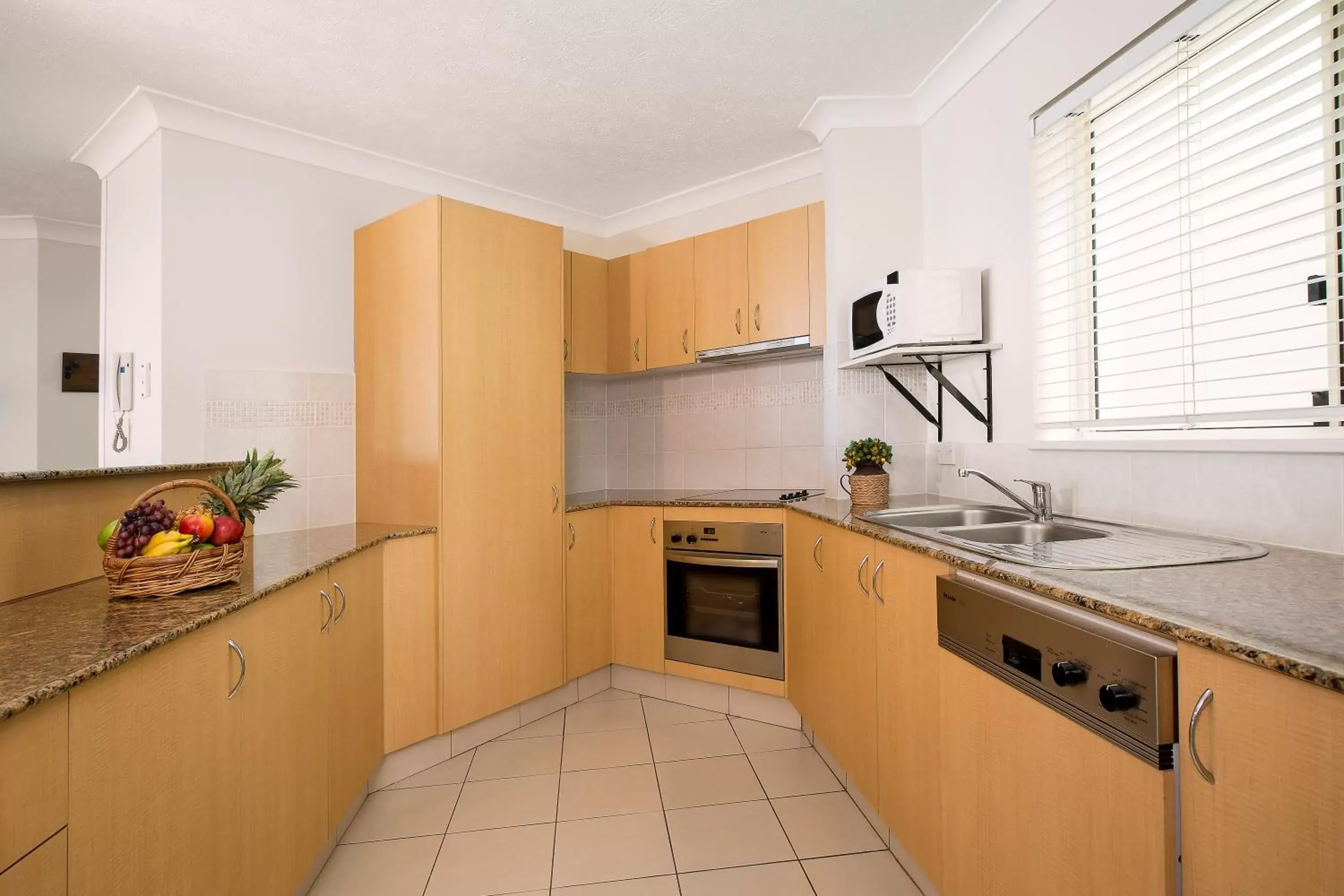 Kitchen or kitchenette, Kitchen/Kitchenette in Golden Riviera Absolute Beachfront Resort