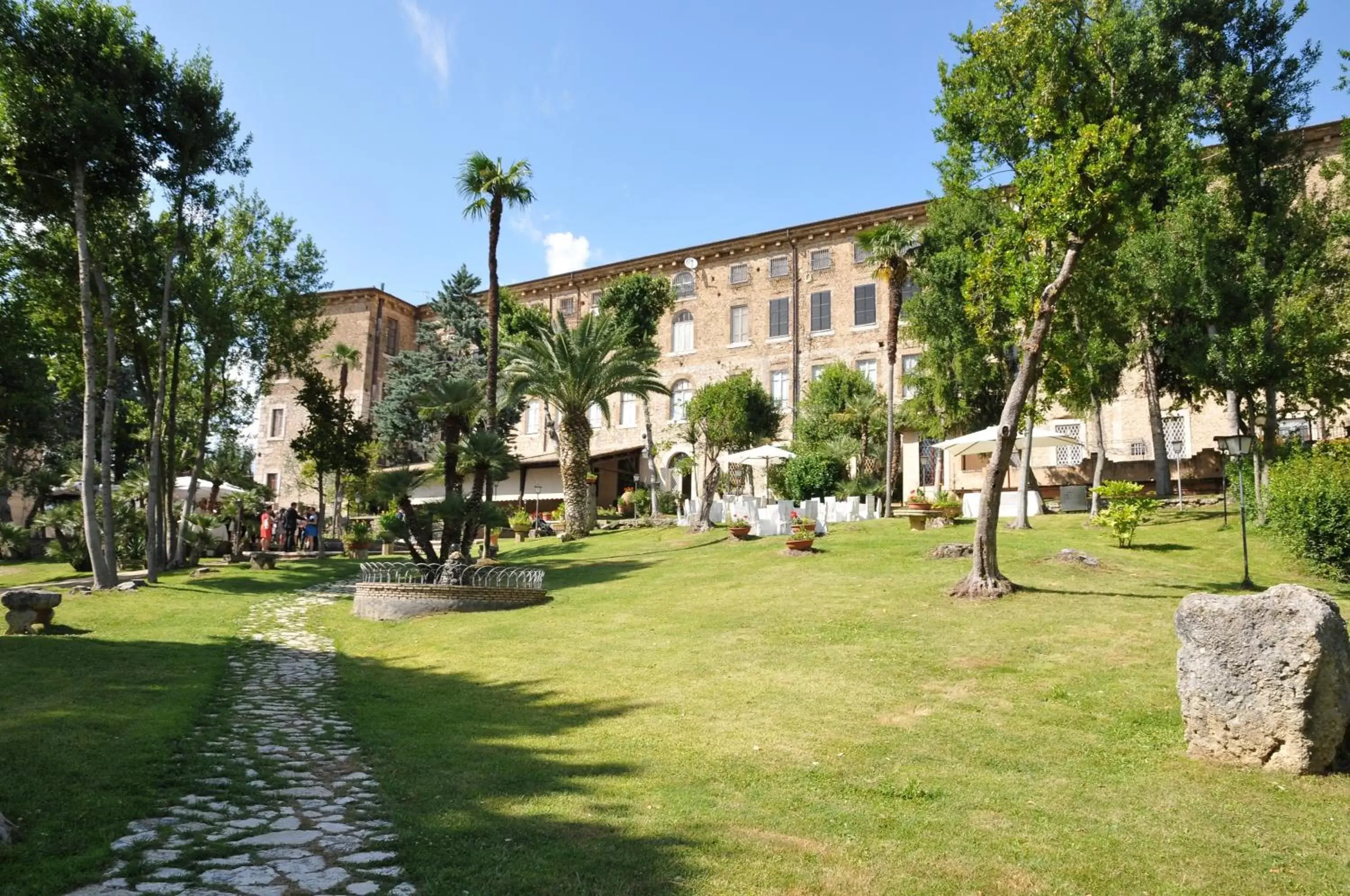 Garden, Property Building in Hotel Il Cavalier D'Arpino