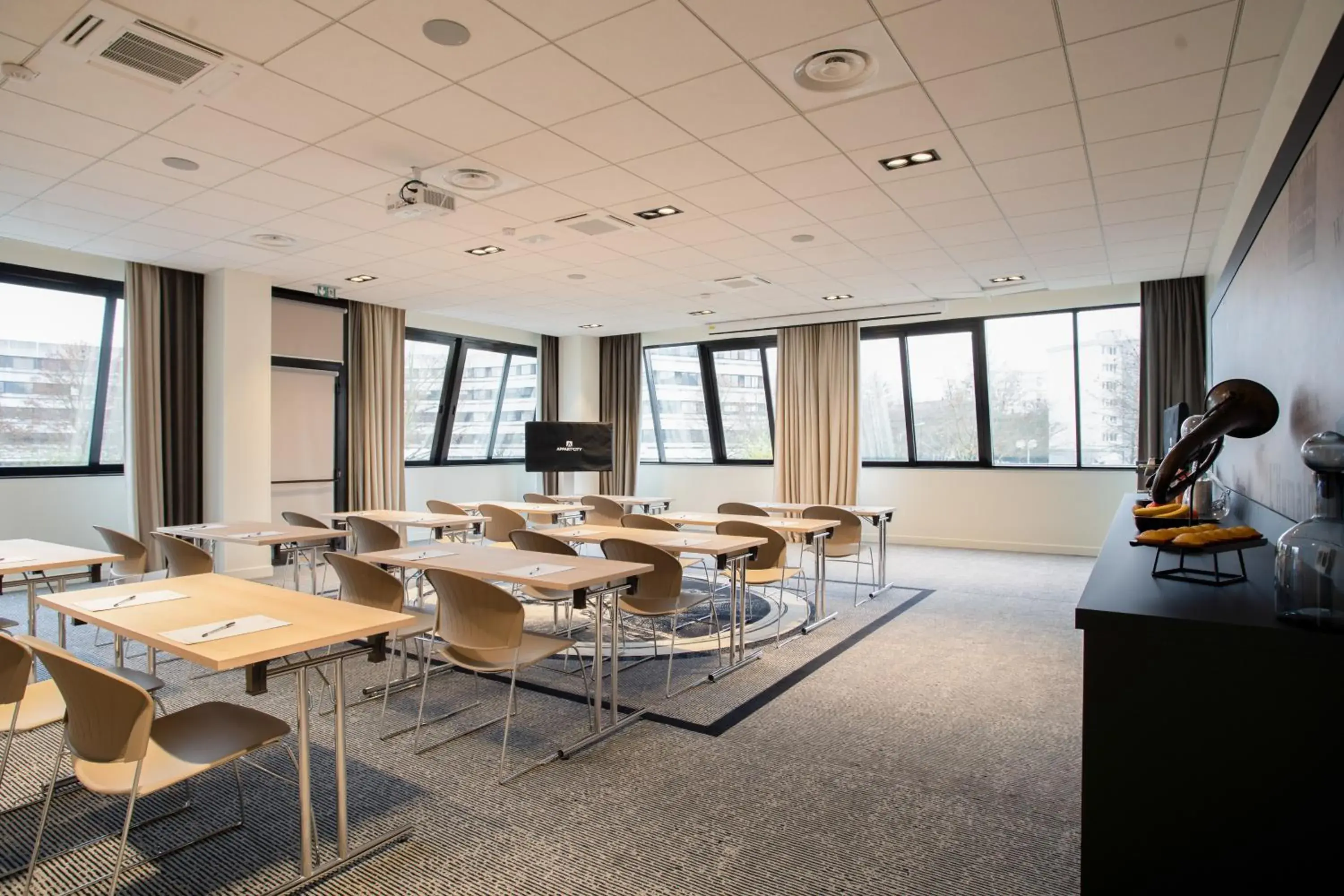 Meeting/conference room in Park & Suites Elégance Genève-Ferney Voltaire