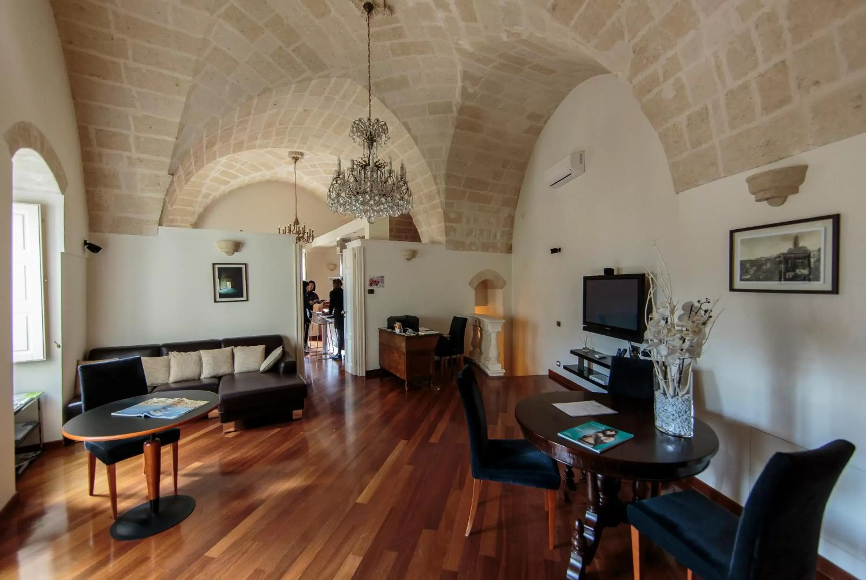 Dining area, Lounge/Bar in Alla dimora di Chiara Suite and Rooms