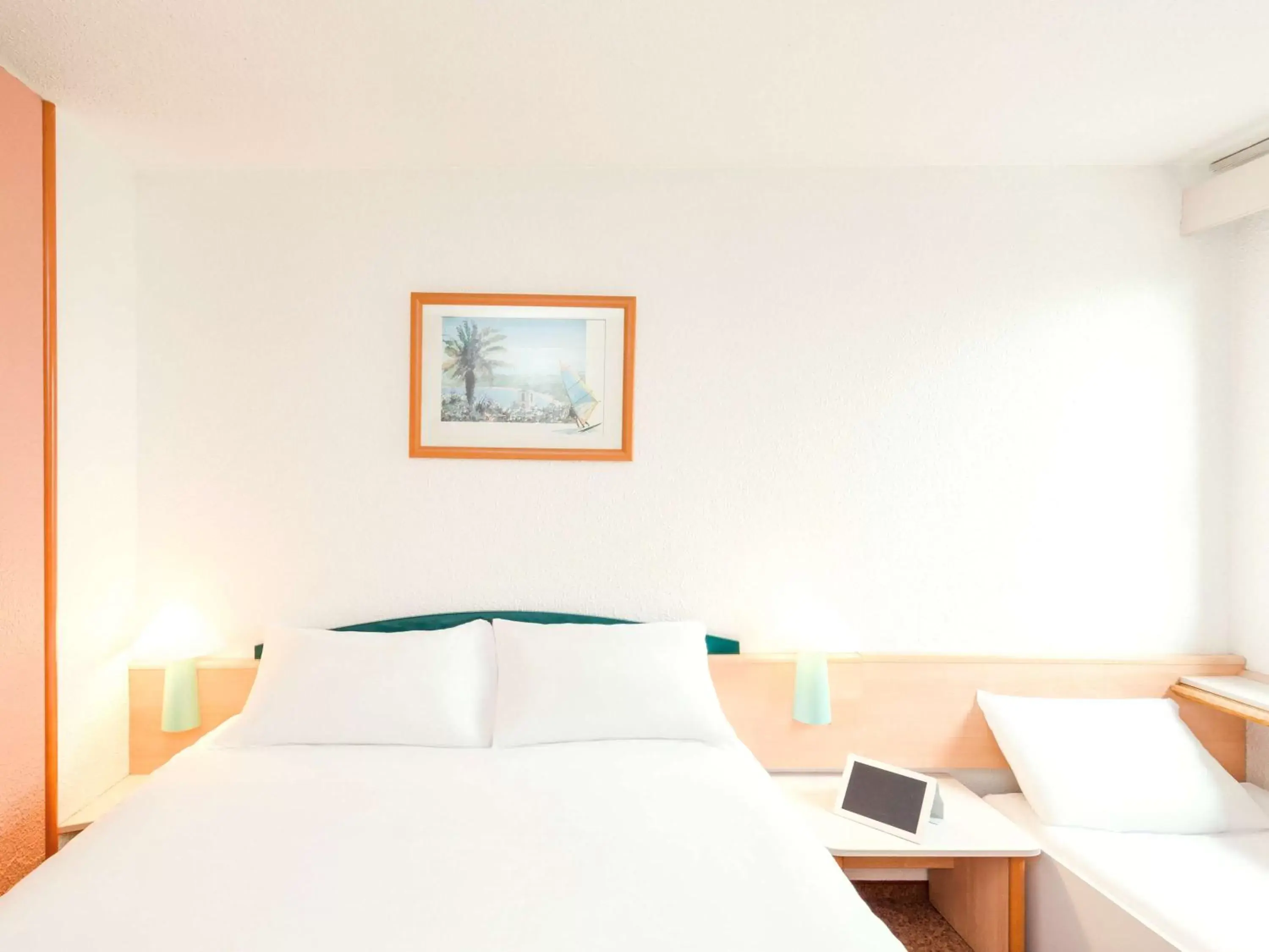 Photo of the whole room, Bed in ibis Nancy-Brabois
